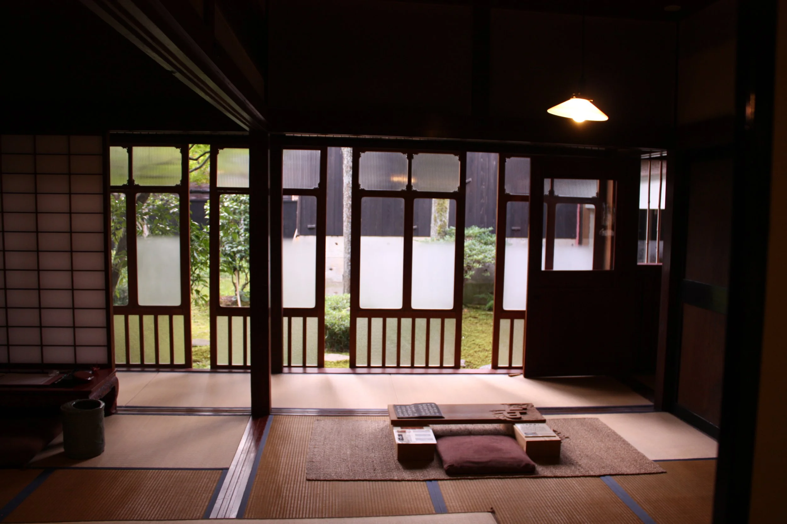Tatami workroom of Iroha Souan in Yamashiro Onsen — where Kitaoji Rosanjin began his artistic journey, still and timeless.