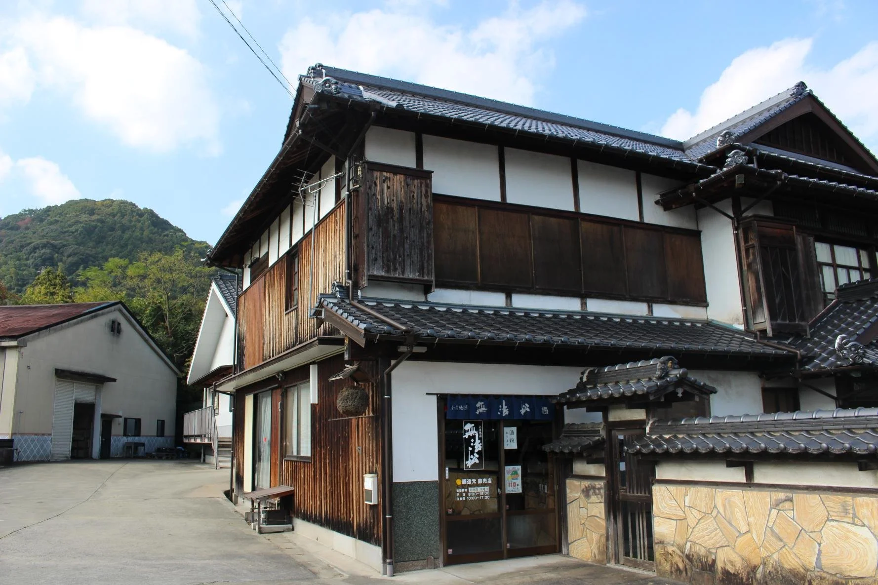 Traditional wooden facade of Muhomatsu Sake Brewery in Kitakyushu, a 140-year-old local sake brewery at the foot of Hiraodai plateau.