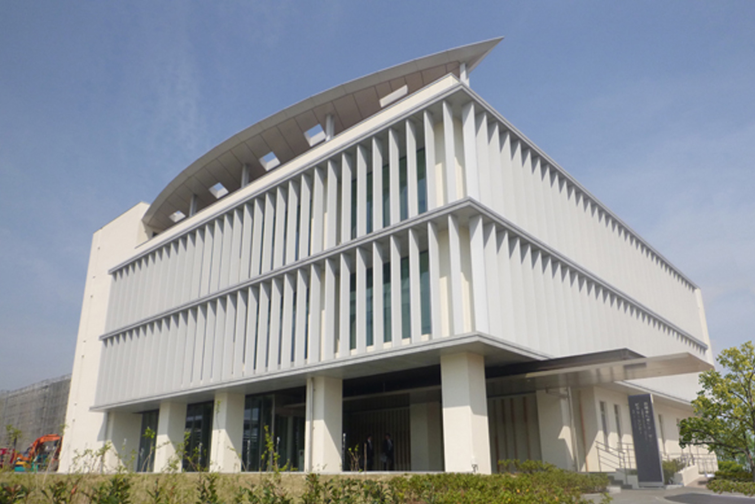 Exterior of Hiagari Purification Center Visitor Center in Kitakyushu — an environmental learning facility with hands-on sewage system exhibits.