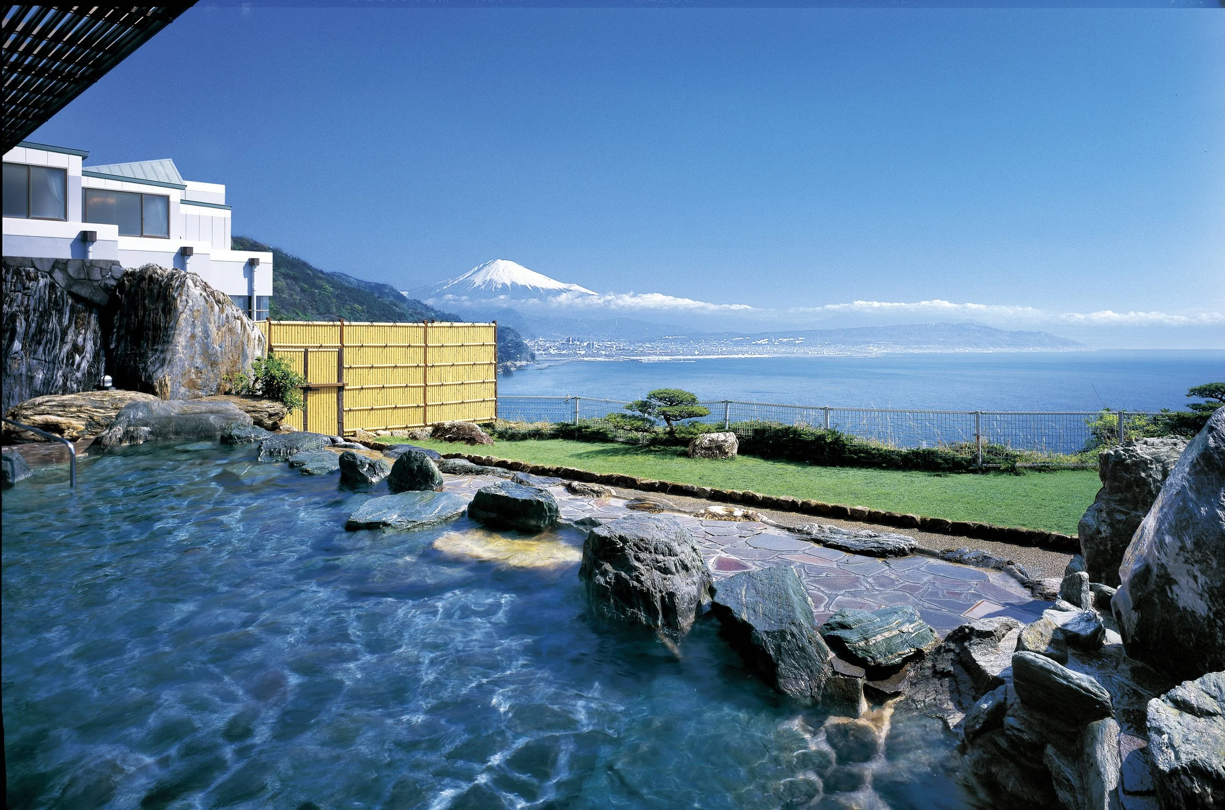 Open-air hot spring bath in Yaizu with a sweeping view of Suruga Bay and Mount Fuji — a hidden gem in Shizuoka's port town.