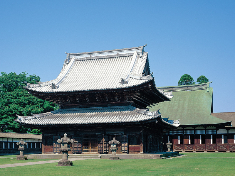 National Treasure Zuiryuji Temple in Takaoka, Toyama — a serene Zen sanctuary of samurai devotion and timeless architecture.