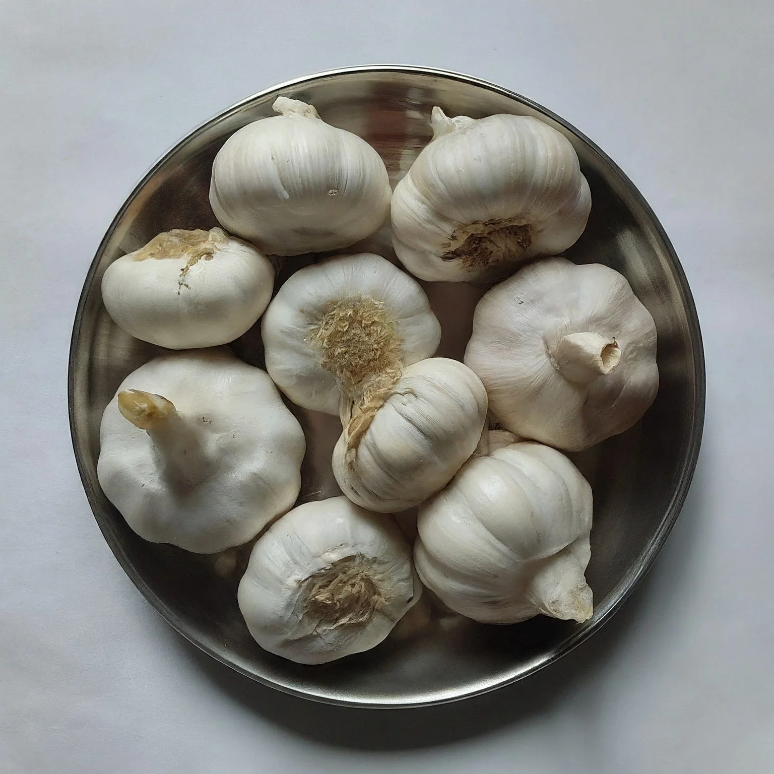 image_fx_photo_of_garlic_from_india_in_a_plate_with_wh.jpg