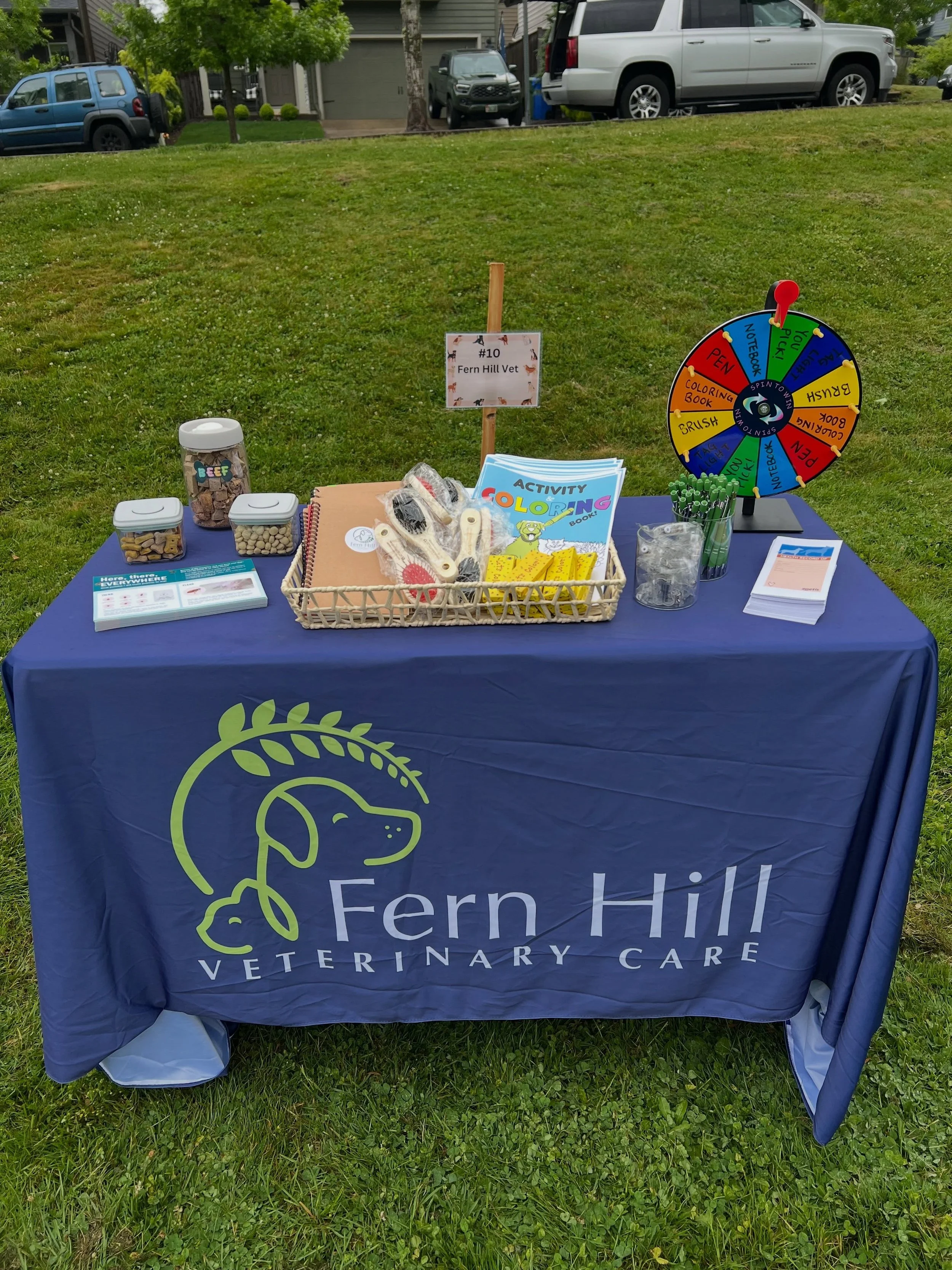 Another fun year at Yappy Hour! Thank you @cityofsandyoregon for putting together this event! We saw many familiar faces and got to meet some new friends as well! ❤️ #fernhillveterinarycare #yappyhour #cityofsandy