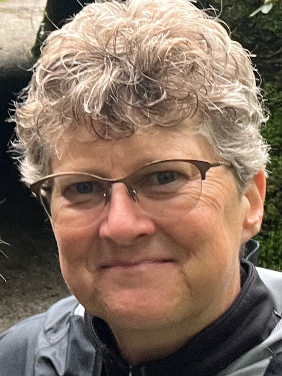 Welcome to the team Dr. Shanks! Dr. Shanks will be doing relief coverage for us, so you may get the pleasure of meeting her when bringing your pet in! After growing up and working on the east coast, she has spent the last 25 years practicing medicine