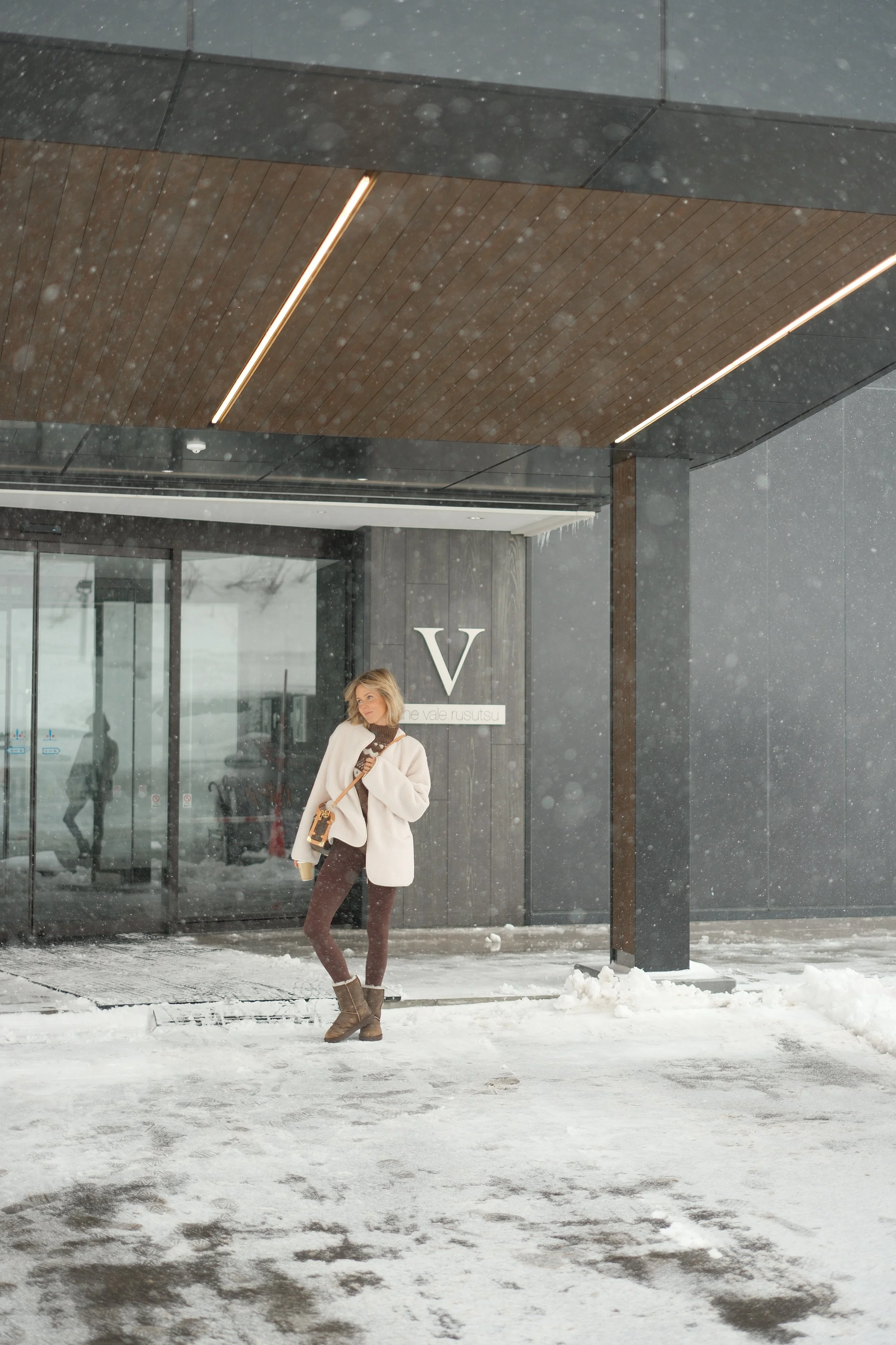 Fredrika Lees The Vale Rusutsu entrance.jpg