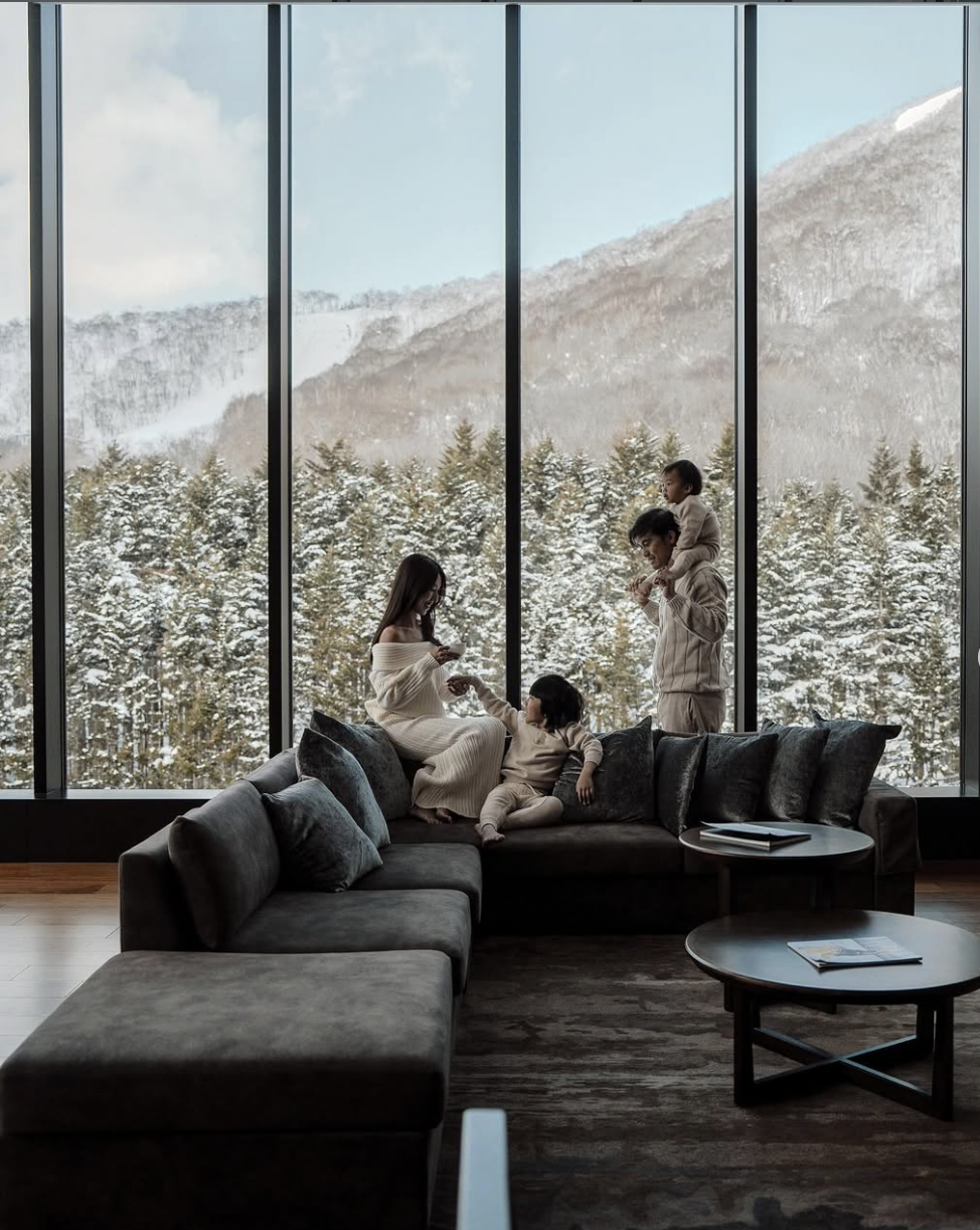 Melissa Koh @melissackoh at The Vale Rusutsu with family