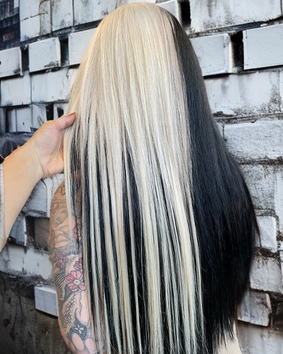 Fresh set of 24inch Hair Extensions and a color refresh!

#splitdyedhair #colorblocking #sacramentohairextensions #kerileehair #blackandblonde #hairextensions #handtiedhairextensions #midtownsacramentohairsalon #funhaircolor