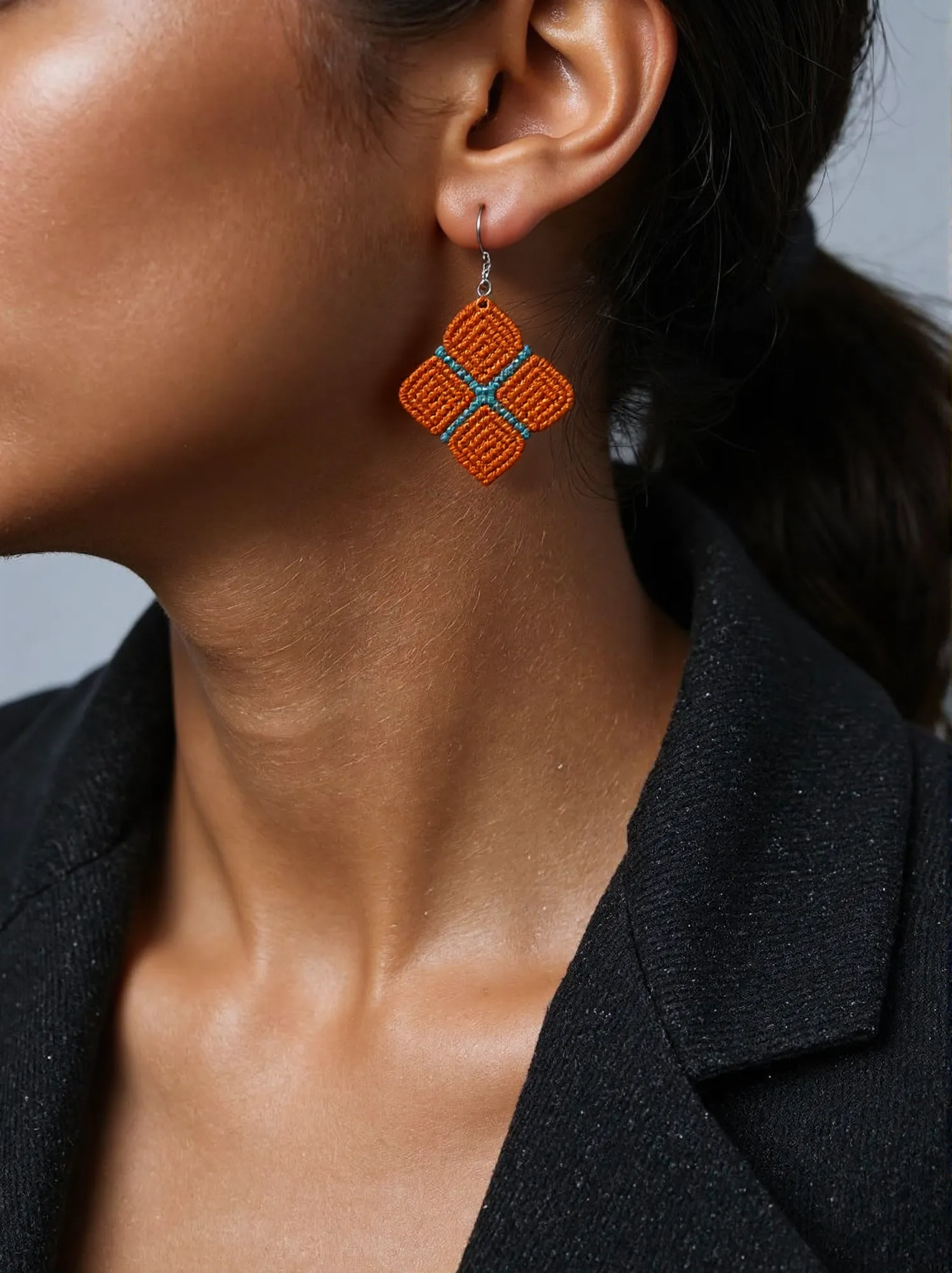 Makramee-Ohrringe „Geometrie in Orange“