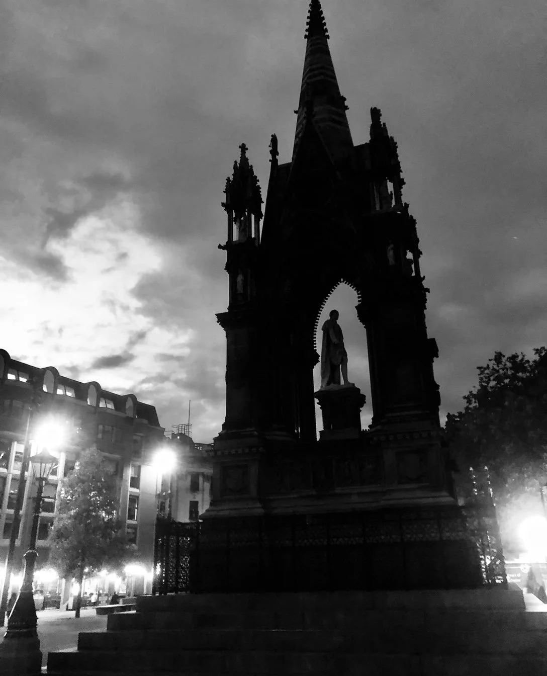 Good morning: last night we strolled through the streets of central Manchester after supper out: a sense of great industrial and civic heritage: warmest wishes.