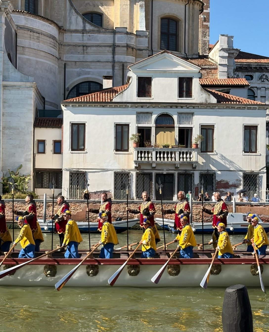 Good afternoon: Venice&rsquo;s annual Regata Storica a splendid pageant followed by rowing races: a charming sight: warmest wishes.