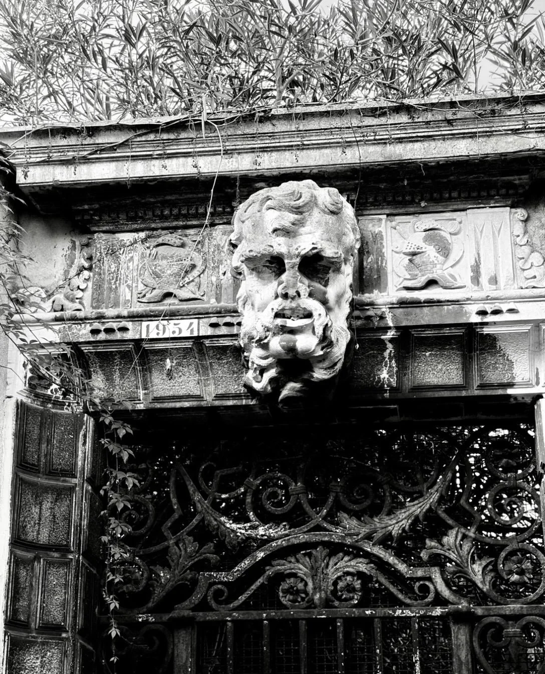 Good morning: hidden corners - Venice - back door to the Palazzo: warmest wishes.