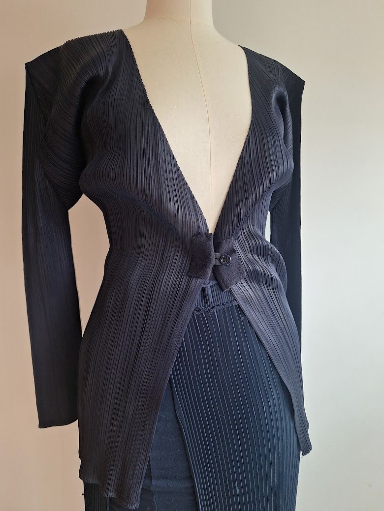 Issey Miyake cardigan midnight blue pleats please