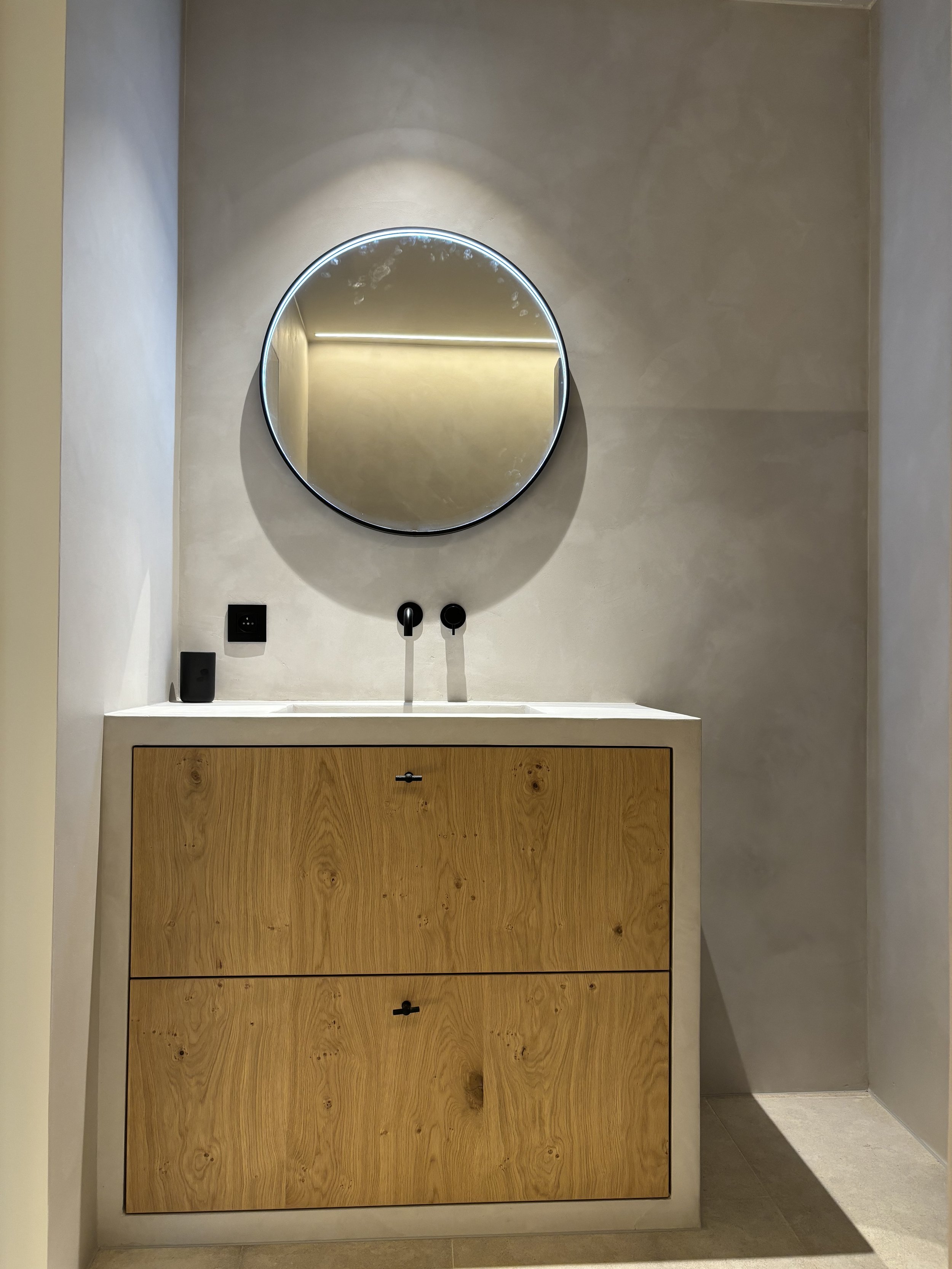 Afgewerkte badkamer in mortex door Deckx Scott