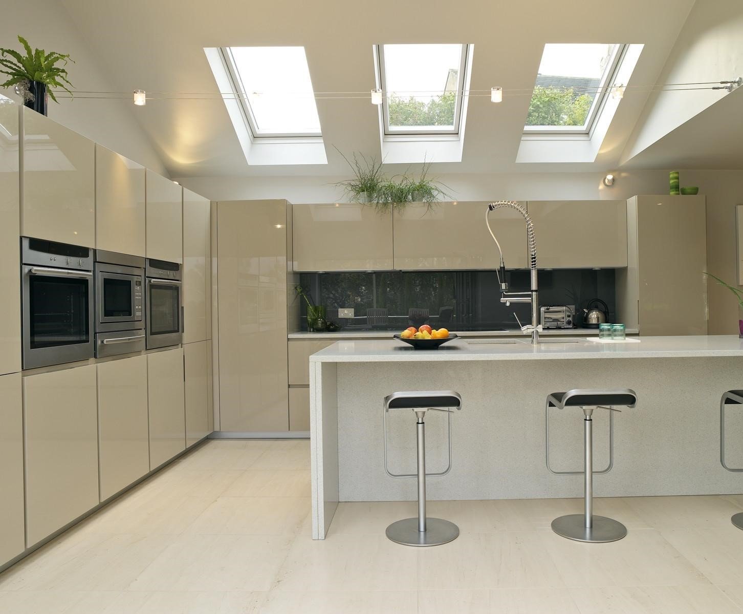 skylights-kitchen-extensions-white-dining-rooms-1049107.jpg