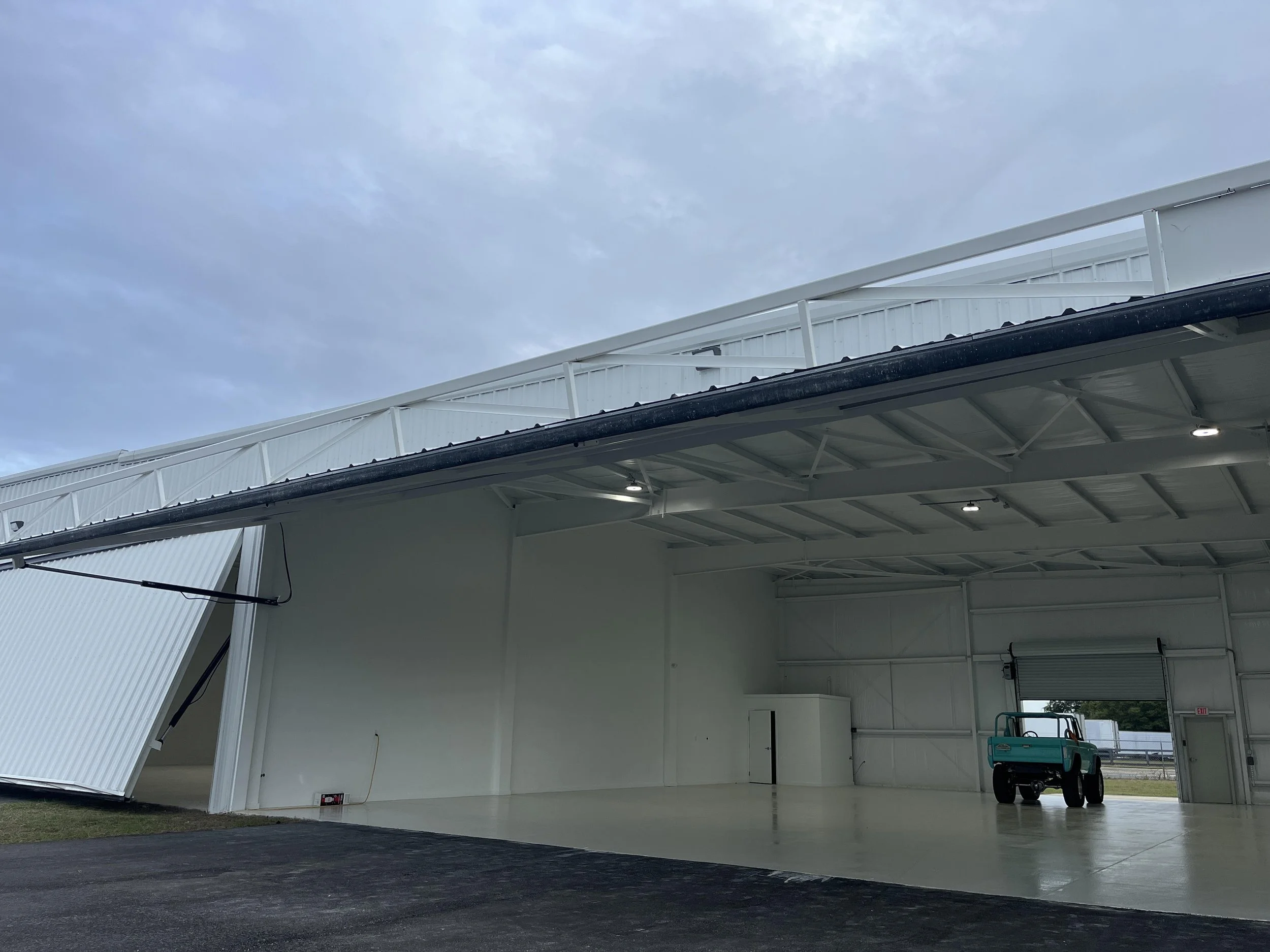 Hangar 5.jpg