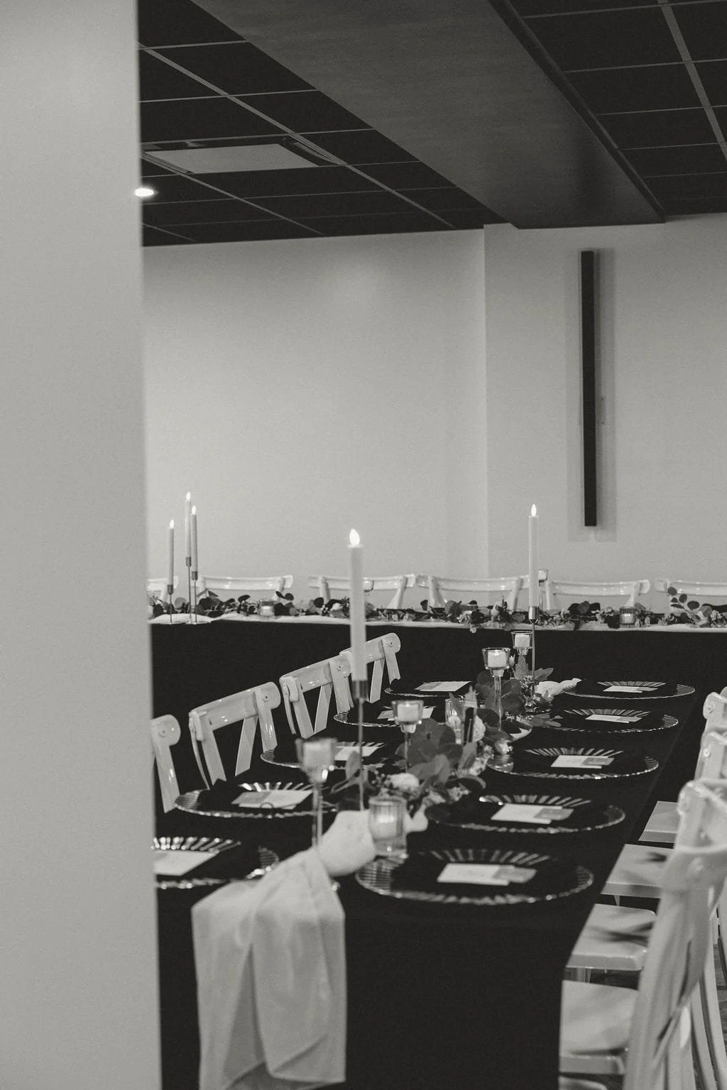 black-and-white-tables-linens-decoratoins-reception-wedding.jpg