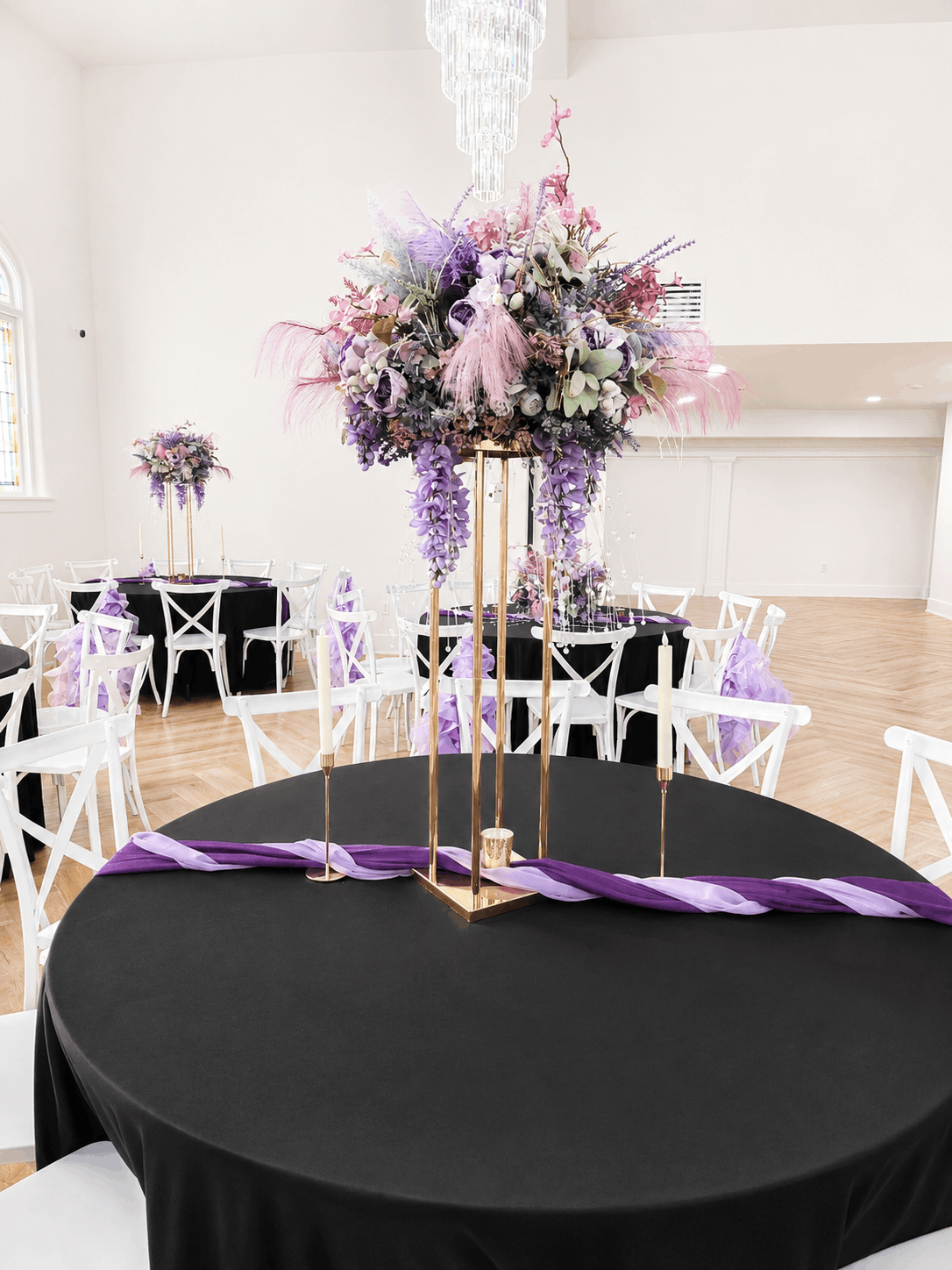 kaleidoscope-weddings-enchanted-gold-stand-chandelier-table.png