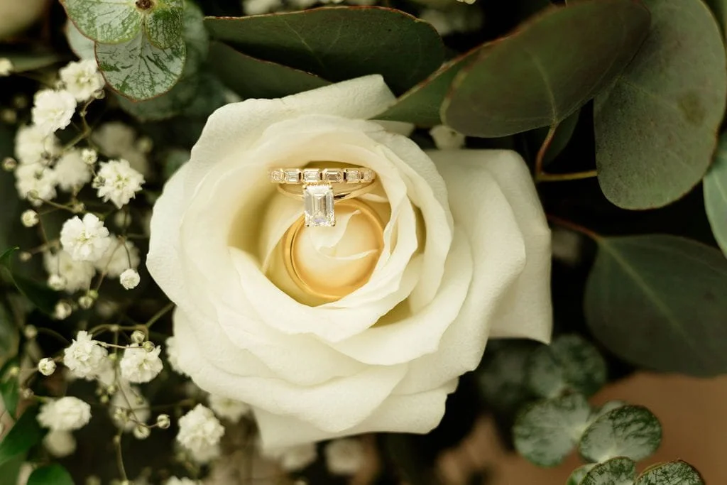 wedding-rings-white-rose-bouquet.jpg