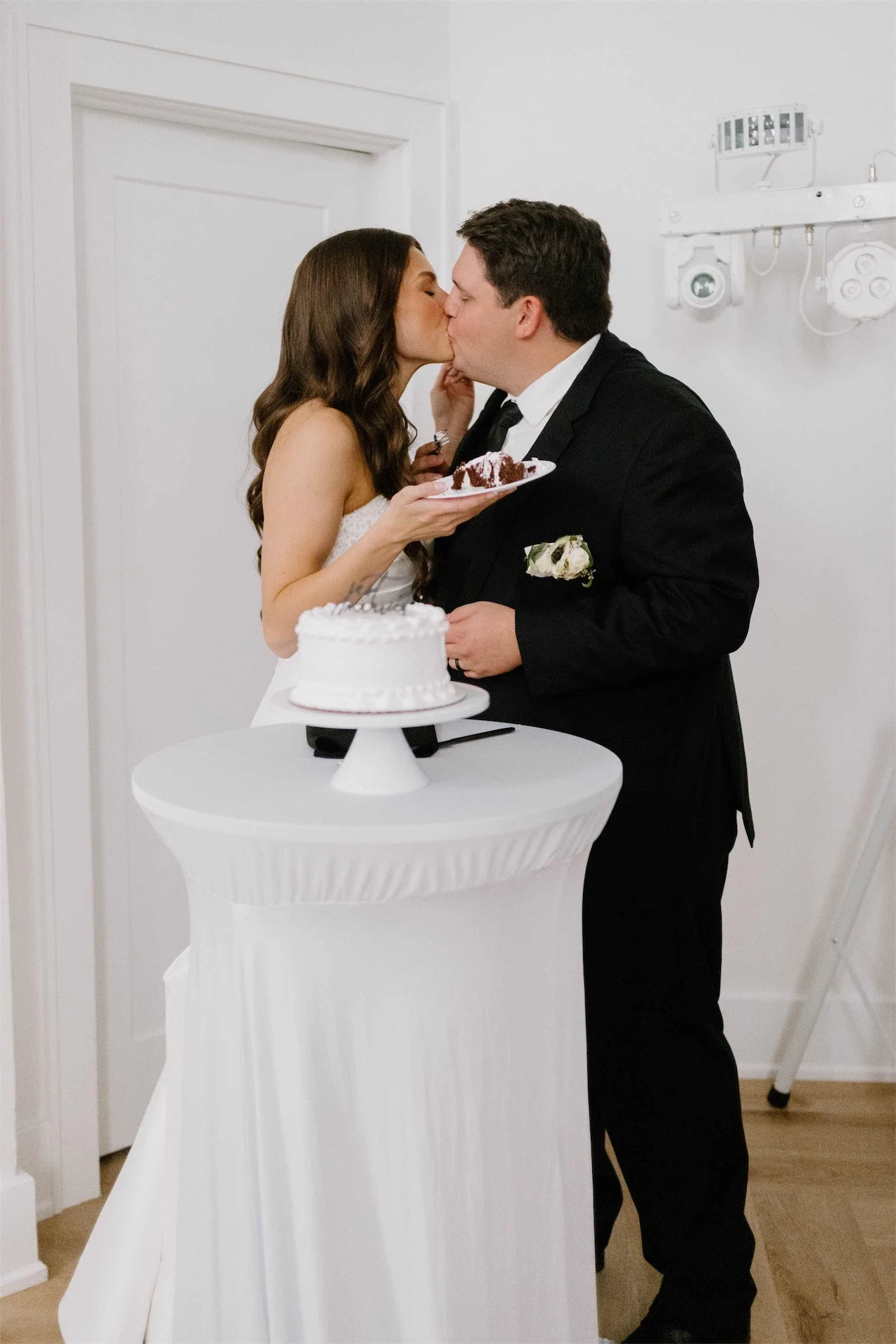 cake-cutting-kiss-white-wedding-cake.webp
