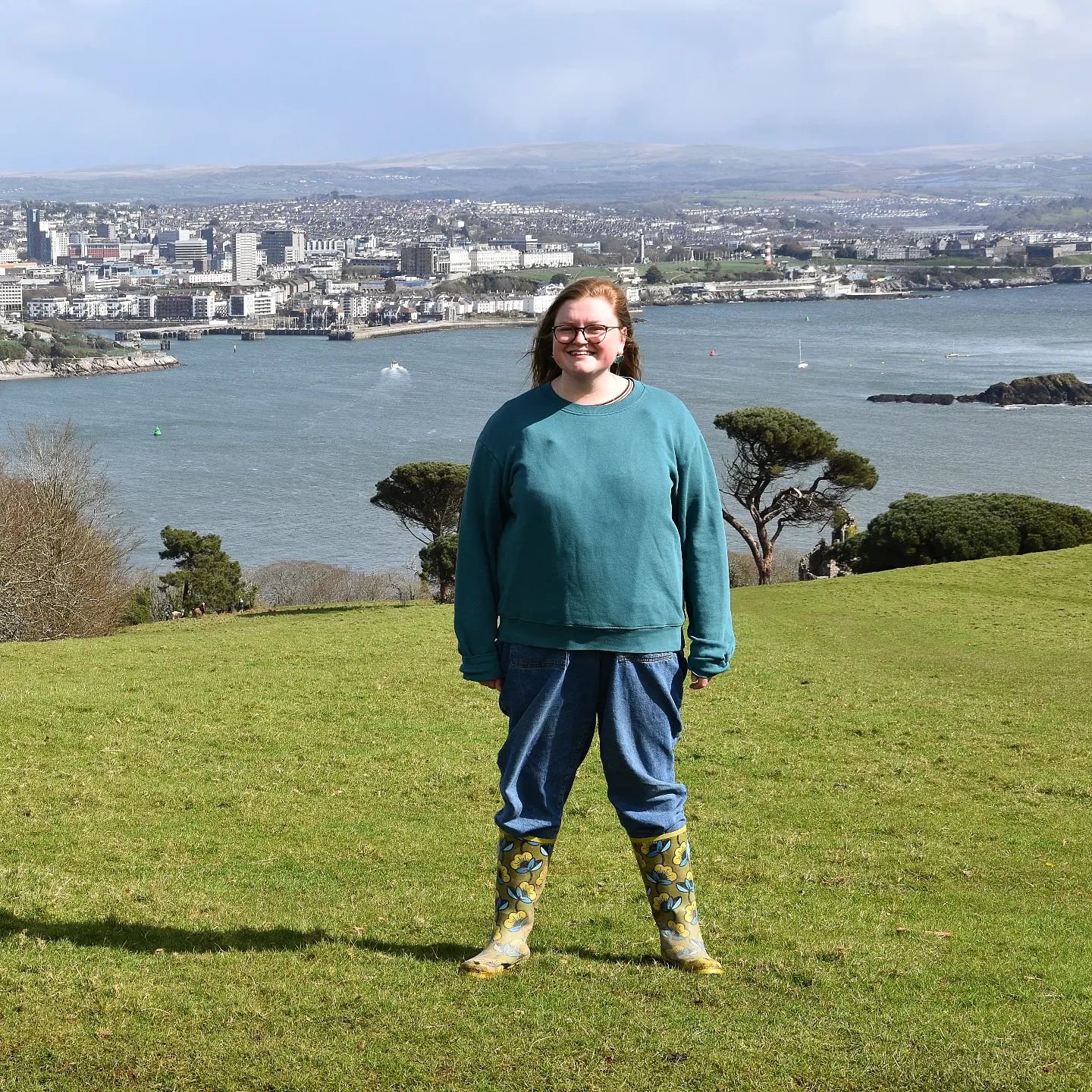 👋🏻 Hiya! It's been a little while.

☀️ That's because I took two weeks off. Two whole weeks of resting, putting my feet up, getting a few life admin bits done, and wearing dungarees, a cosy jumper and wellies and standing atop a hill looking at the