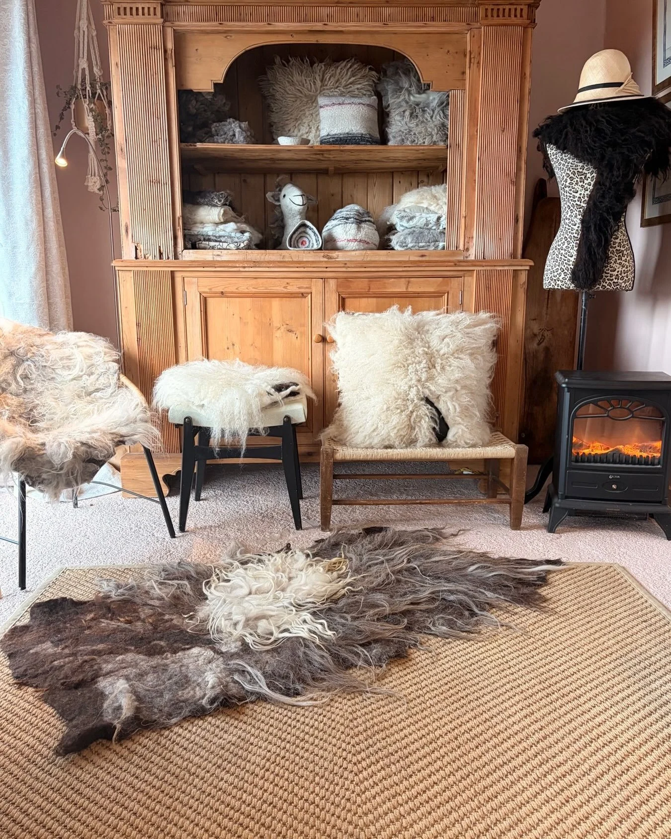 Very autumnal feel here today. #herdwicksheep #wool #irishwool #rawwool #valaisblacknosesheep