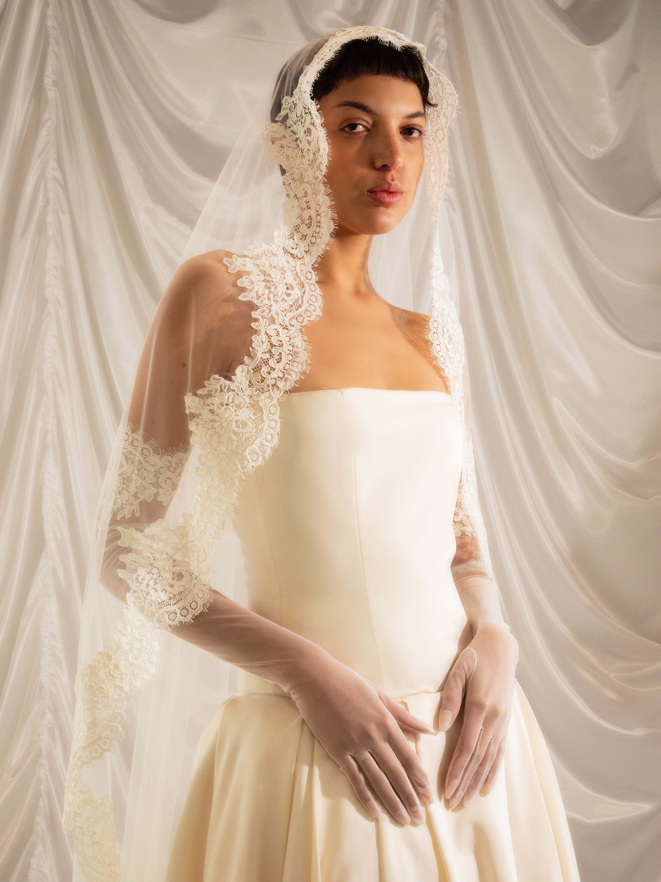 MagdalenaVeil&Gloves-CestJeanne-3.jpg
