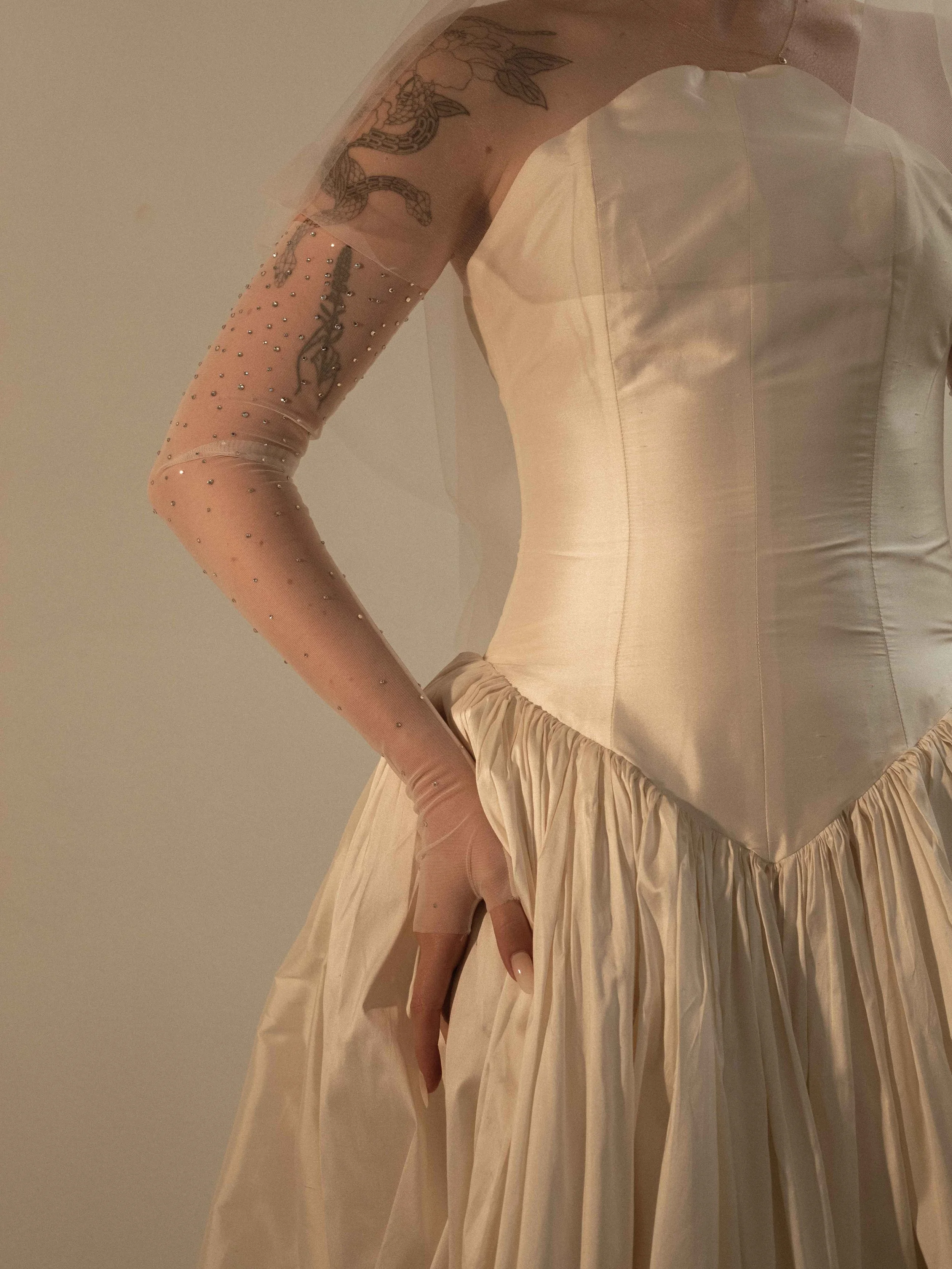 Rhea-HalfGlove-C'estJeanne-2.jpg