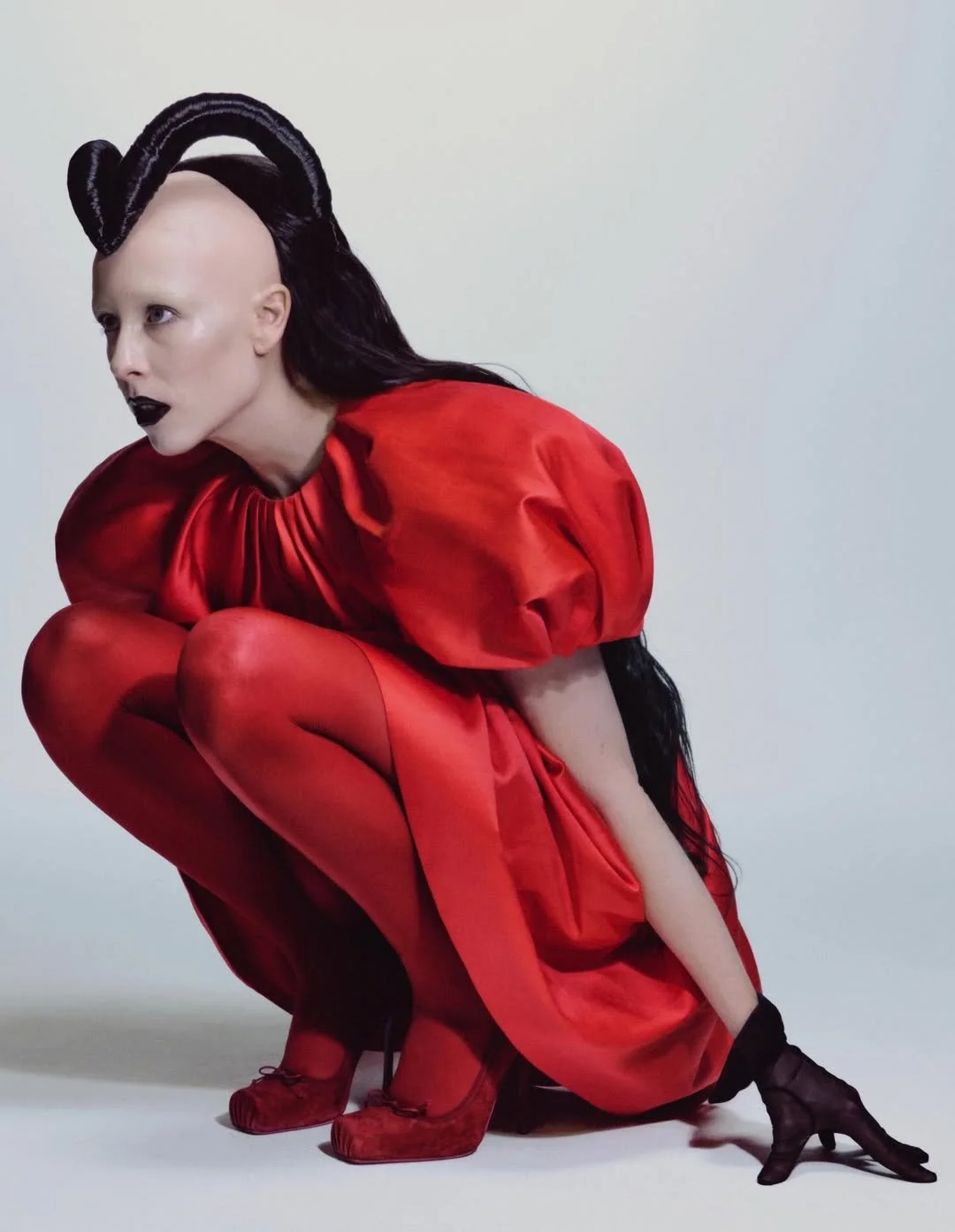 The Elena gloves for Tush Magazine with Allie X. Shot by Robbin Berglund, styled by Timothé Grand-Chavin.