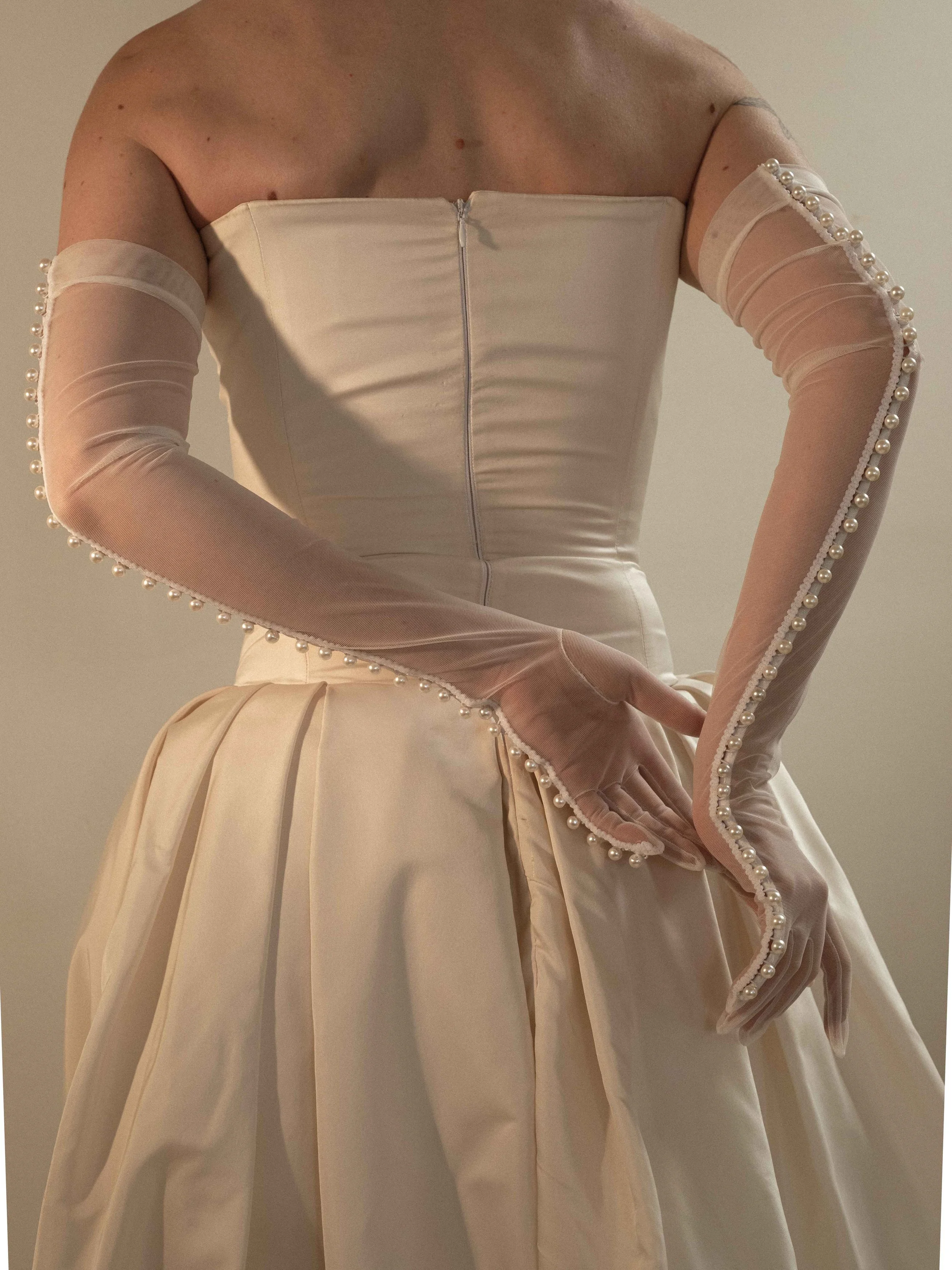 Sascha-FullGlove-C'estJeanne-6.jpg