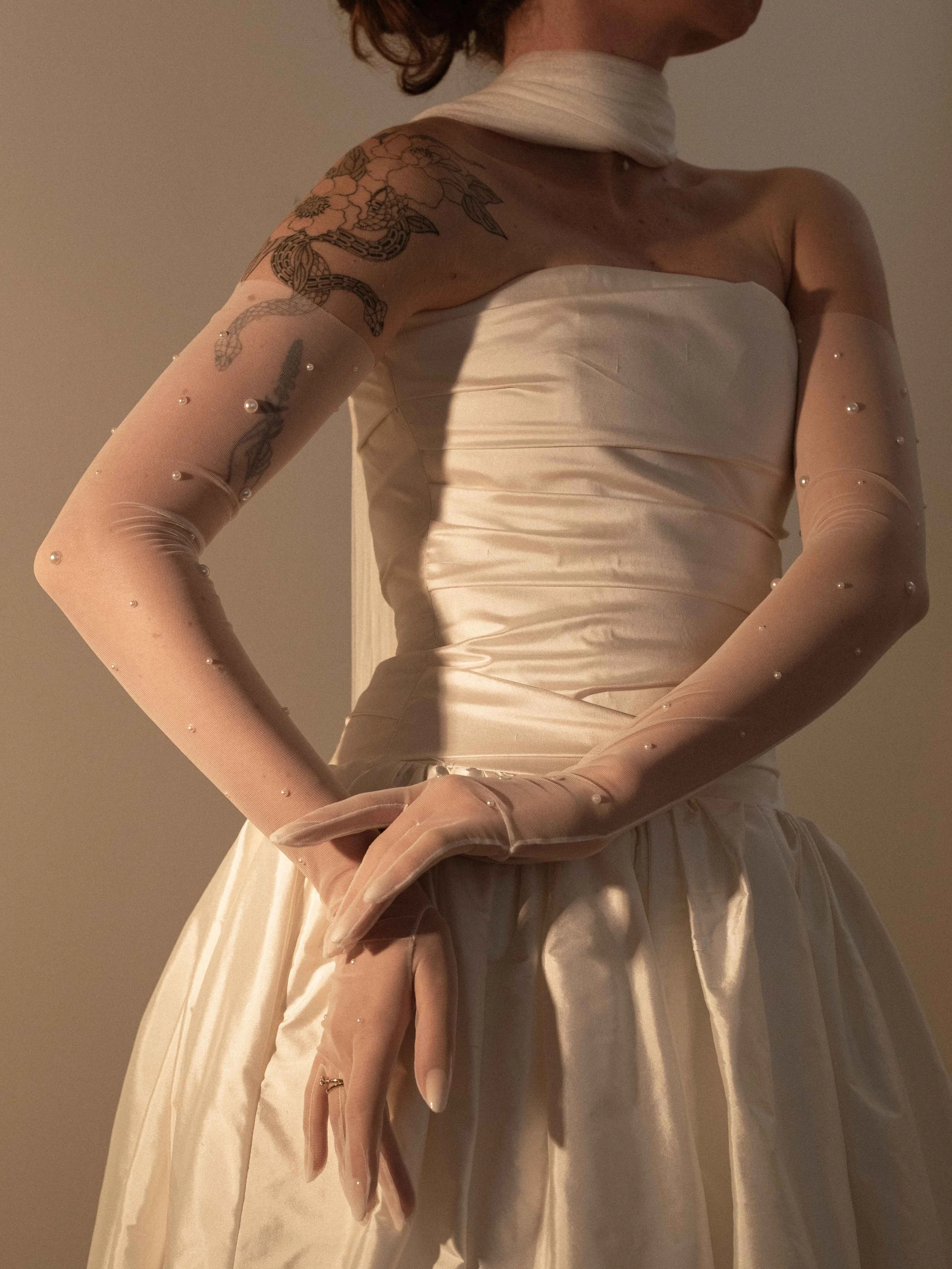 Perla-FullGlove-C'estJeanne-2.jpg
