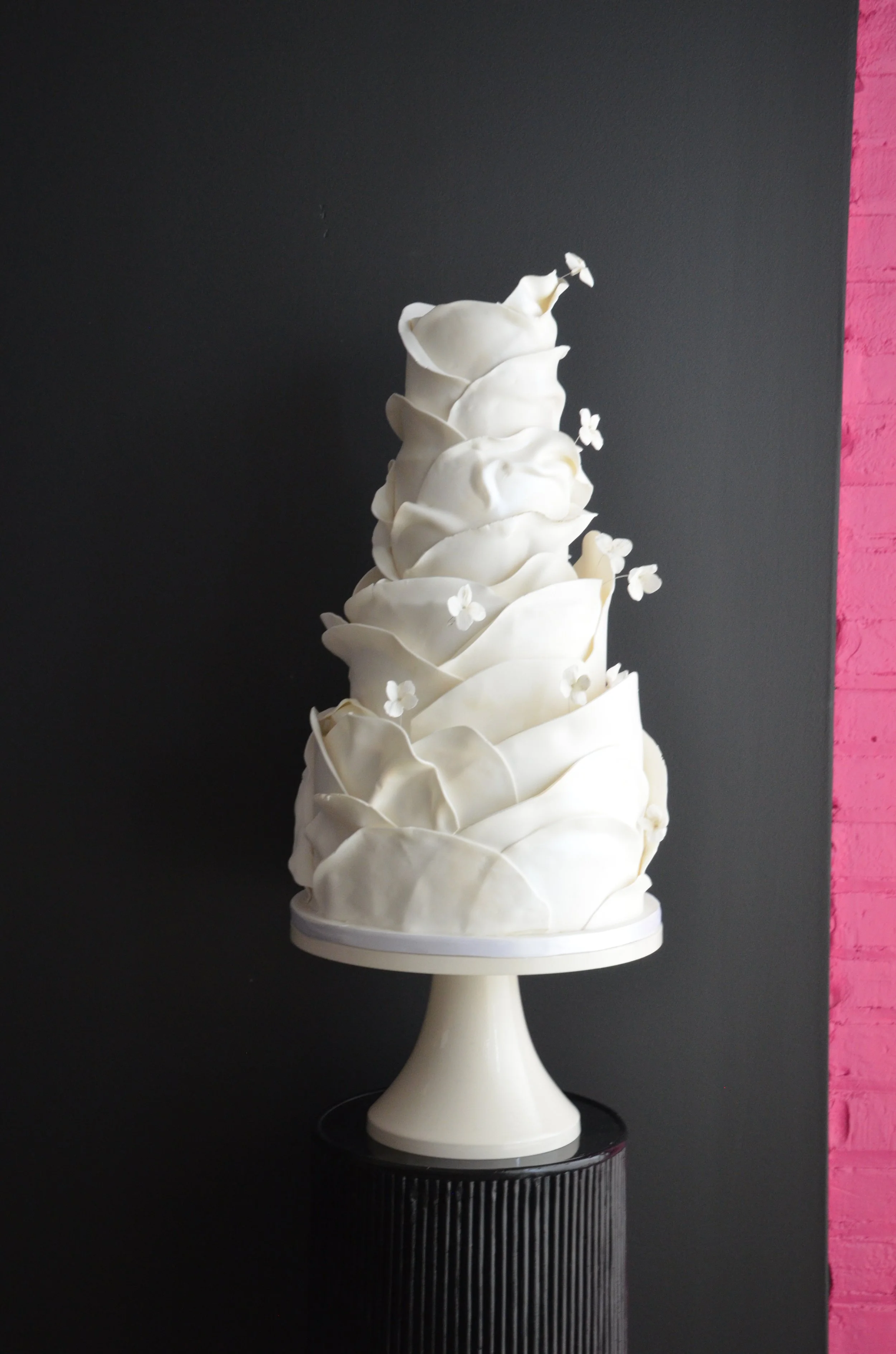 Custom_Cake_Wedding_Cleveland_ByCenza_092124.JPG
