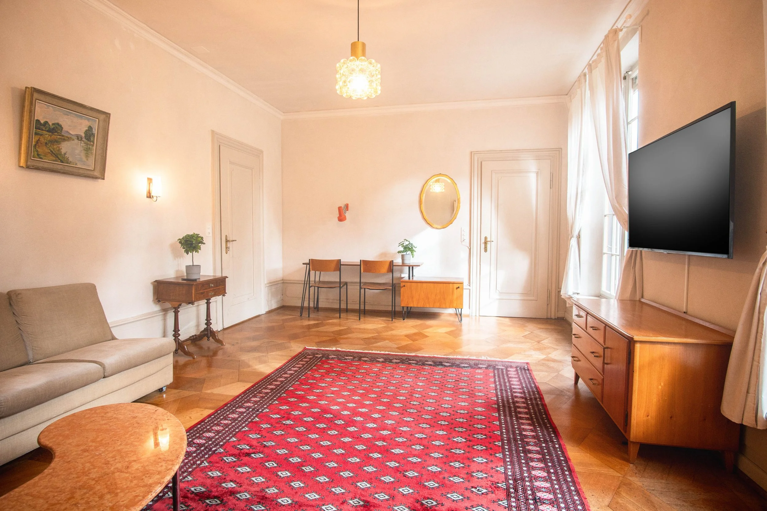 Livingroom wihtout Nteflix 2-min.jpg
