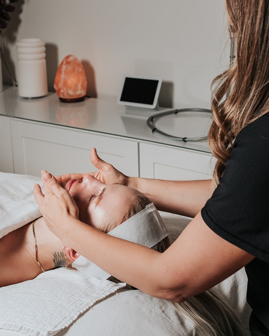 Luxurious facial massage