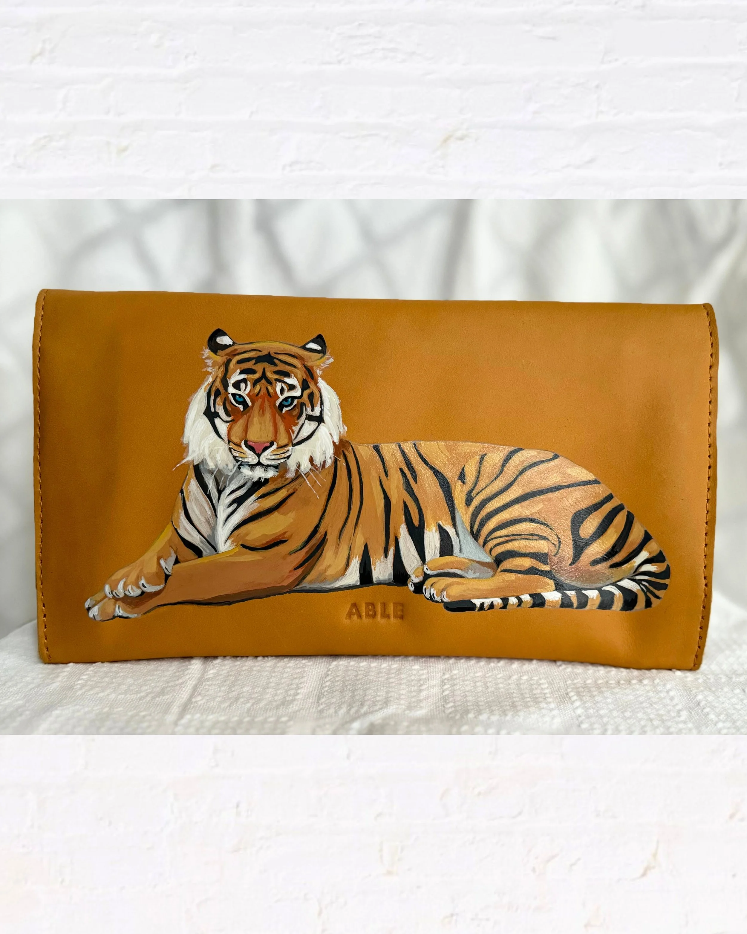 “Mare” Handle Clutch with Tiger