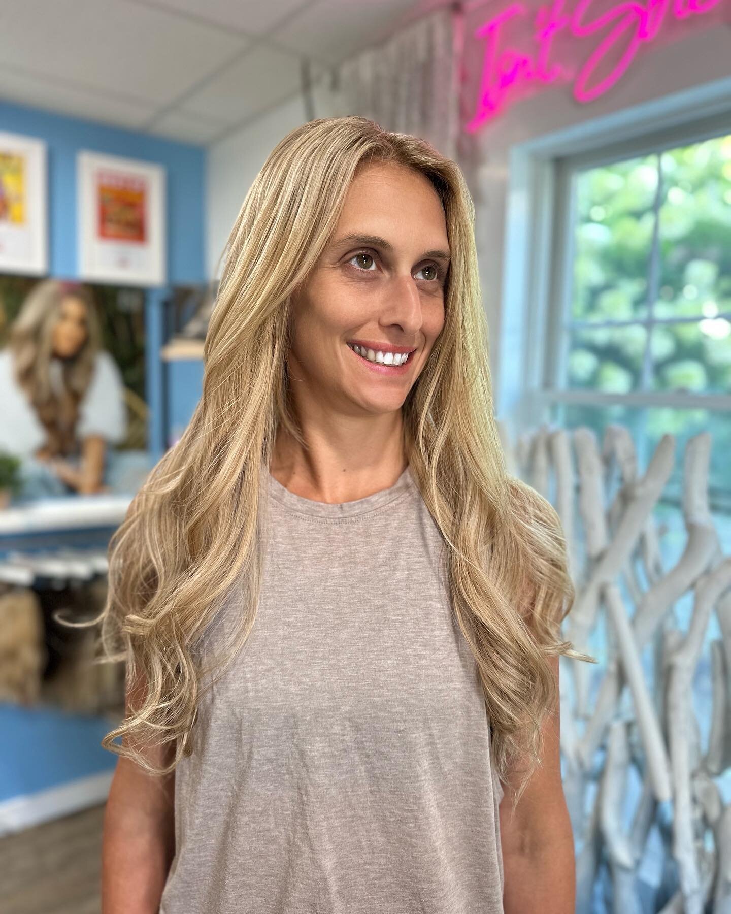 Different color? ✔️ Longer hair?✔️ Swipe to see the original color and the true length before reinstall! #hotheadshairextensions #hotheadsbalayage #extensions @dmbate88