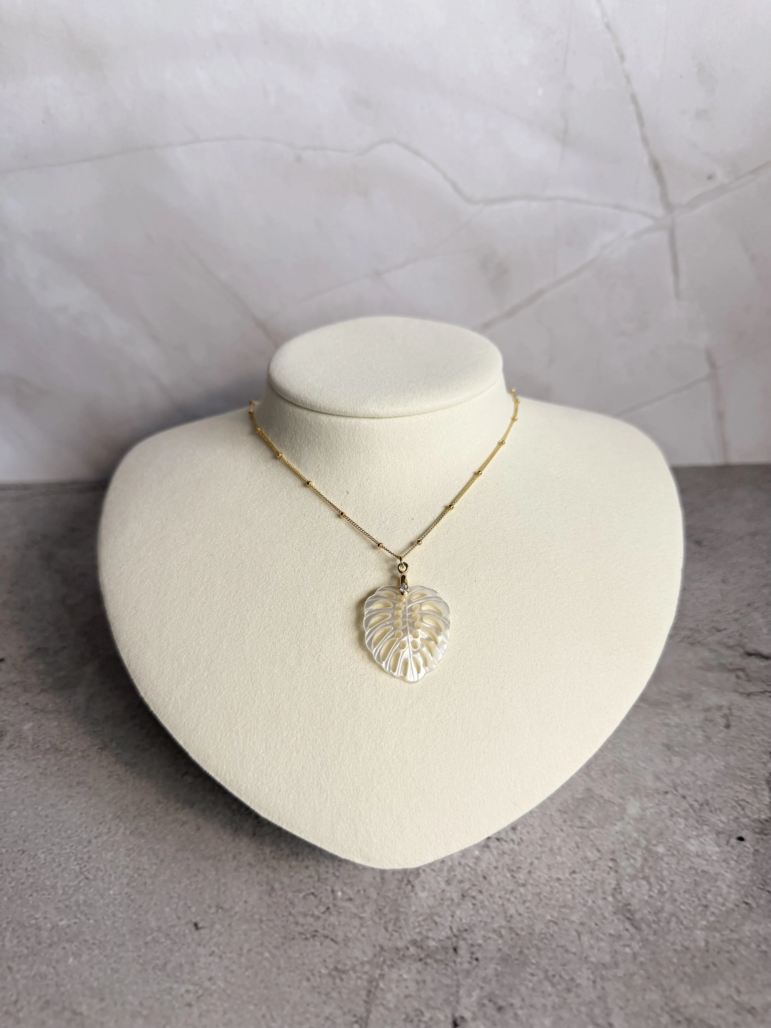 Mother of Pearl Monstera Necklace