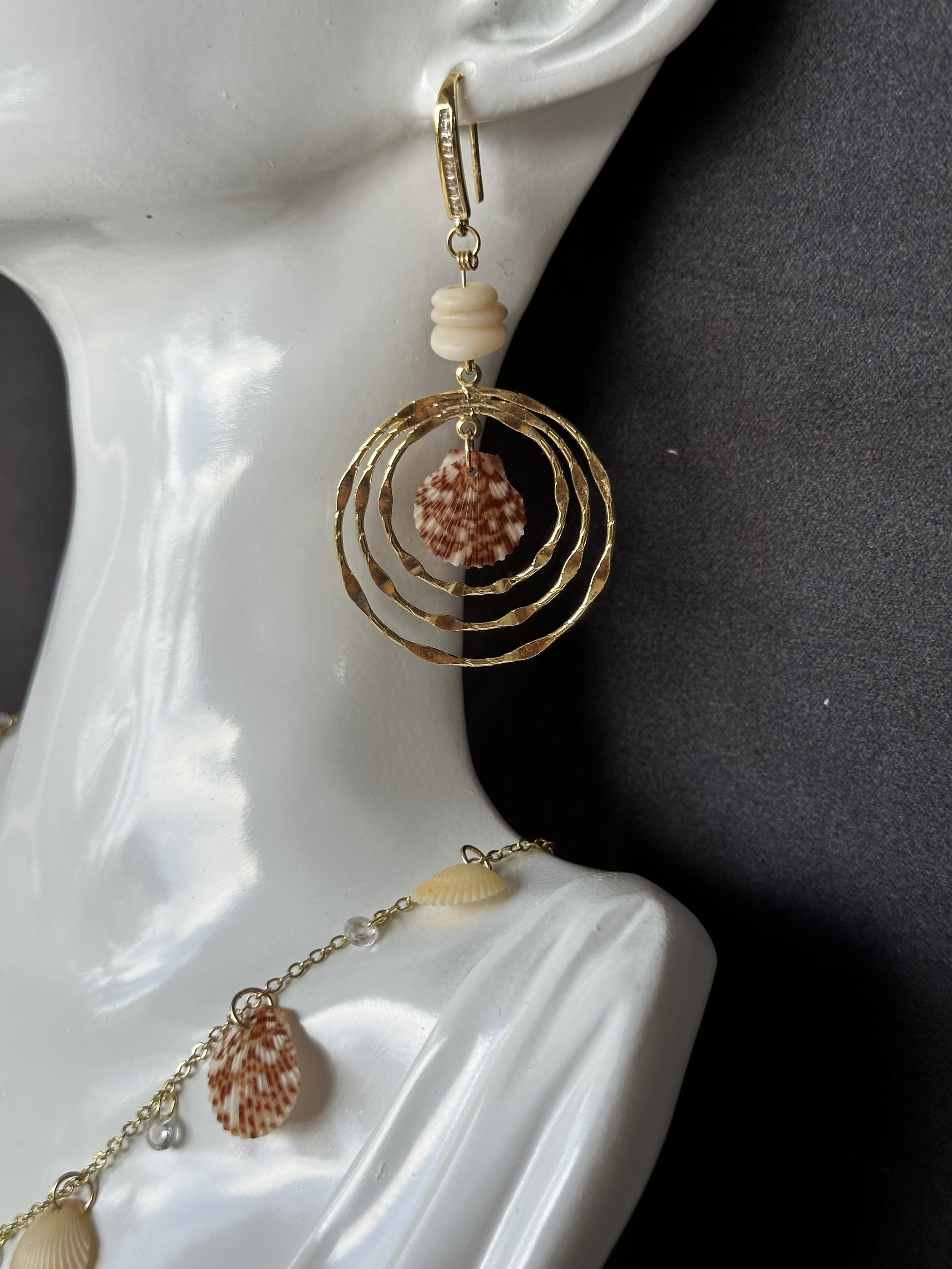 Tiger Scallop Gold Hoop Earings