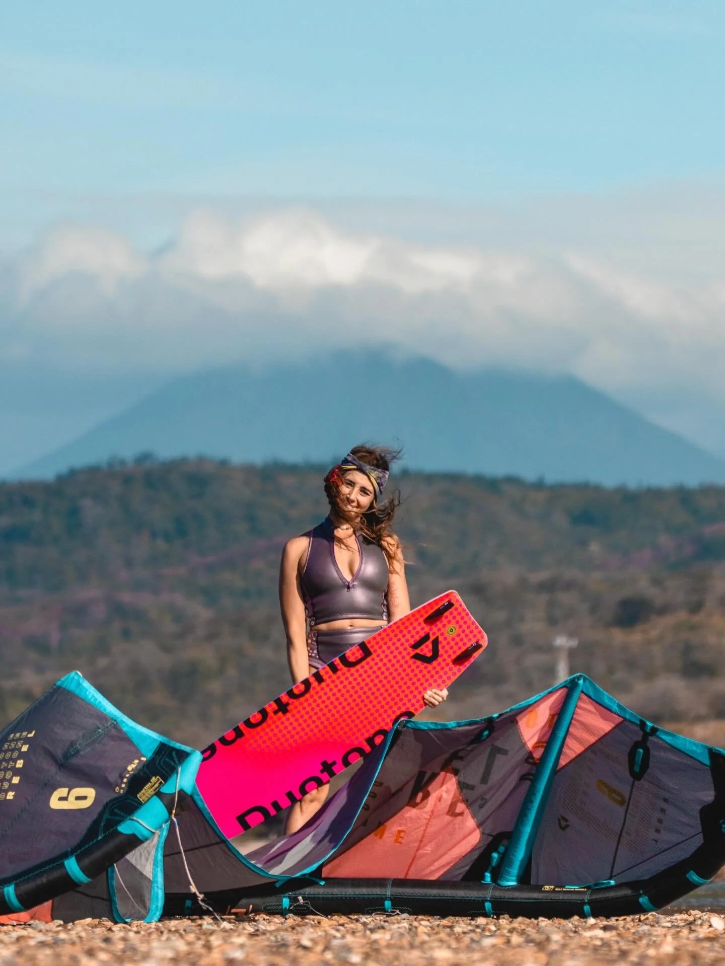 If u haven&rsquo;t tried, u should give it a try!!! Chasing the wind, riding the freedom🌬️🪁🌋 

My ADHD brain has me obsessed with a hundred different hobbies&hellip; but kiteboarding? This one hits different.

It&rsquo;s the perfect mix of chaos a