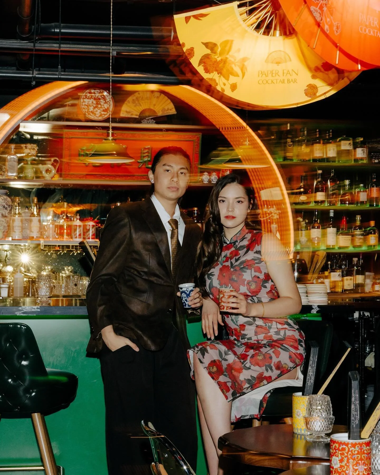 wen &amp; freddy at the paper fan cocktail bar 🪭🐉🍸

they asked for a wong kar-wai vibe for their anniversary shoot, so we put our own little spin on it&hellip; been really loving motion blur with flash lately!⚡

big thanks to @paper_fan_cocktail f