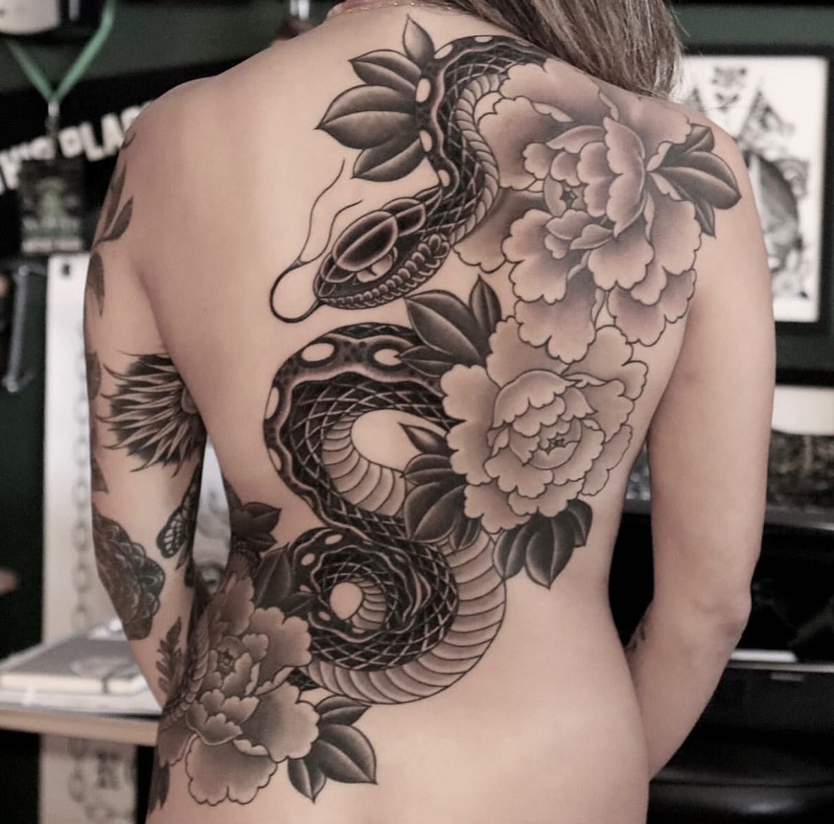 Amazing Snake and Peony back piece by @oliviatattoo__ 
 
|| We&rsquo;re always booking @rosetattoosandiego visit our link in the bio to get started ||