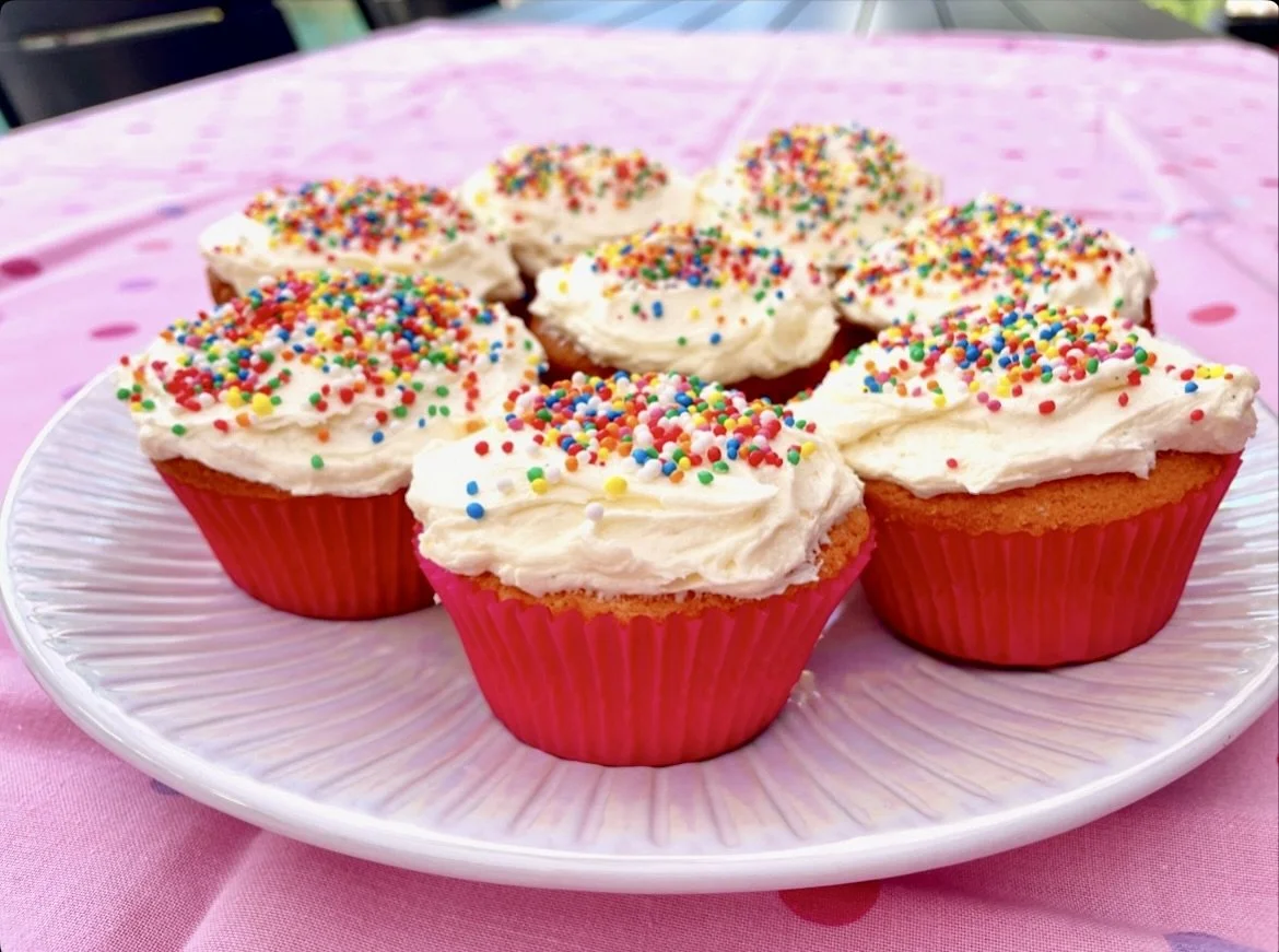 Easy Homemade Vanilla Cupcakes