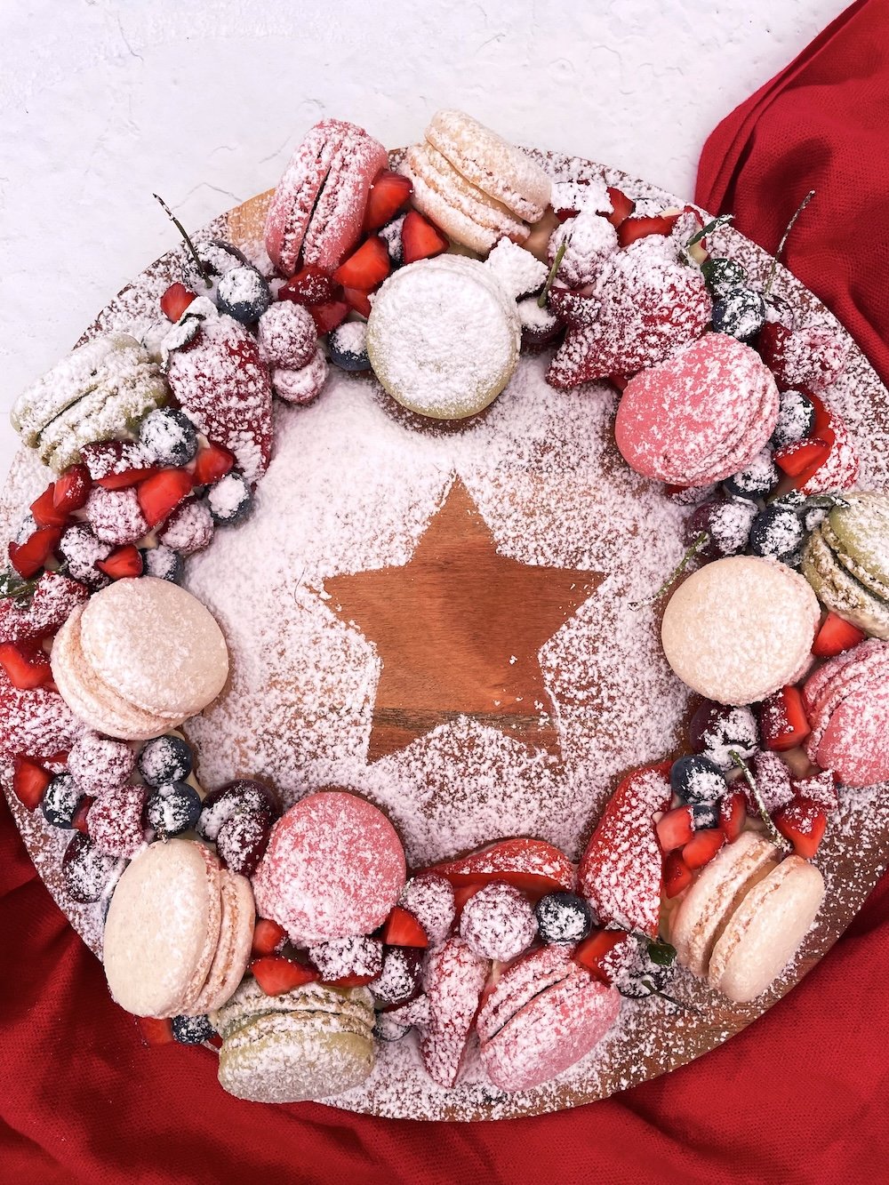 Macaron &amp; Berry Christmas Wreath