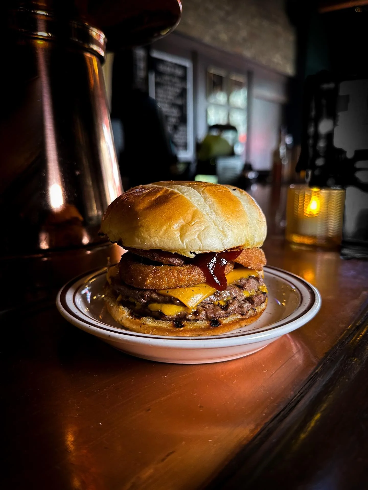 A burger worth leaving the couch for.
Every Sunday.
Starting at 5.

#chicagococktailbar #cocktails #neighborhoodbar #westtownbar
