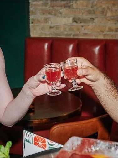 Cheers for Sundays!
Happy Hour until 7pm 👀

#chicagococktailbar #cocktails #neighborhoodbar #westtownbar