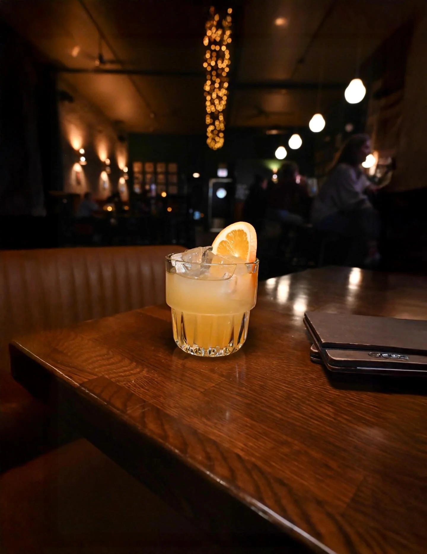 -𝑷𝒂𝒓𝒂𝒅𝒊𝒔𝒆-
Peach, Orange, Allspice, Salers, Gin

#chicagococktailbar #cocktails #neighborhoodbar #westtownbar