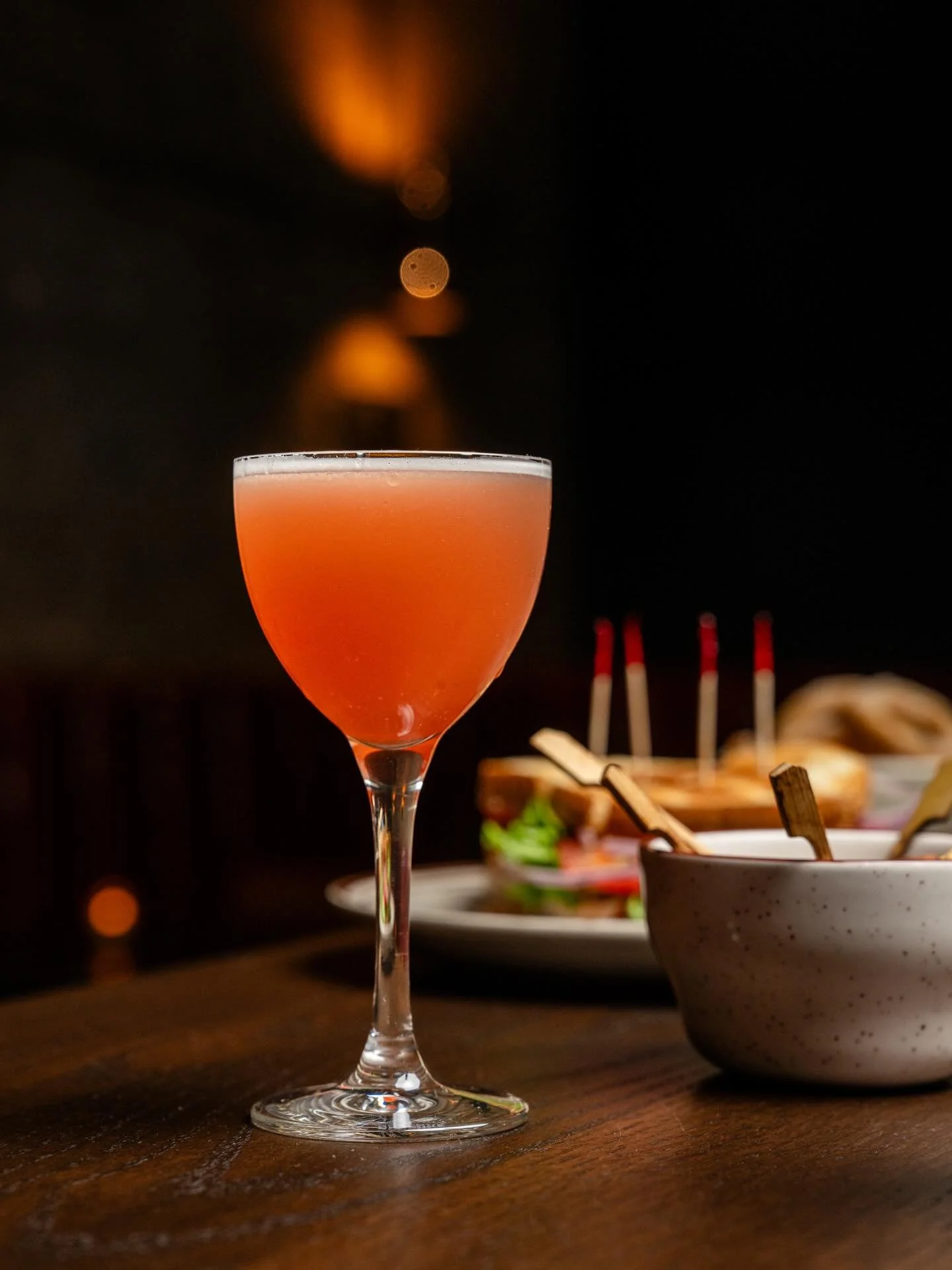 SINGAPORE S̶L̶I̶N̶G̶
- pineapple, pisco, aperitif wine, cherry, benedictine-

#chicagococktailbar #cocktails #neighborhoodbar #westtownbar 📷: @wade____hall