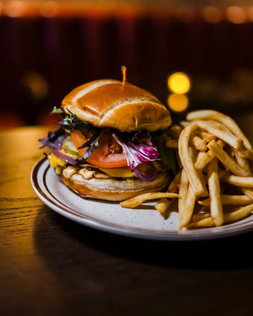 Classic. 

#chicagococktailbar #cocktails #neighborhoodbar #westtownbar