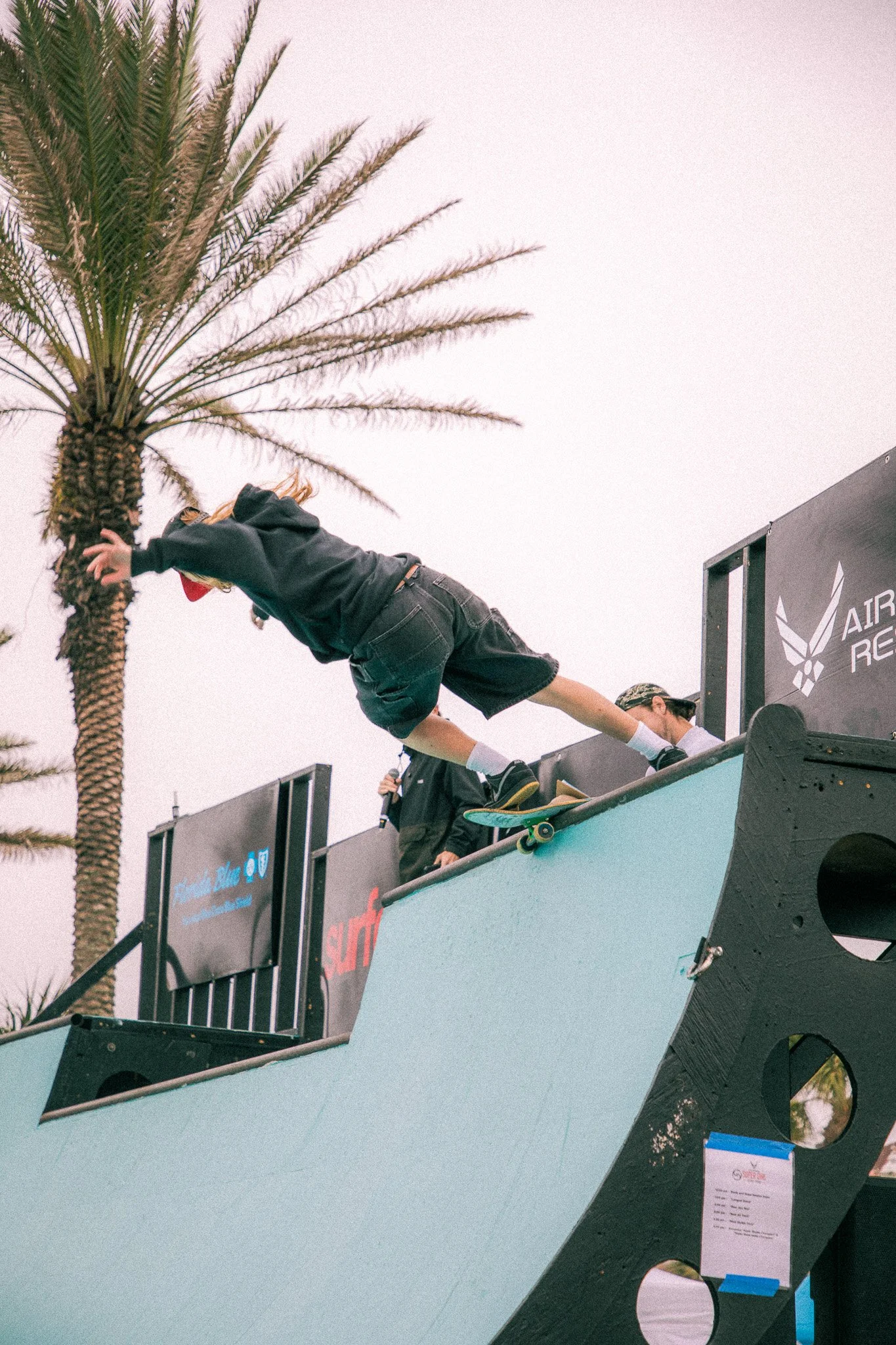 super_girl_skaters_poe-2.jpg