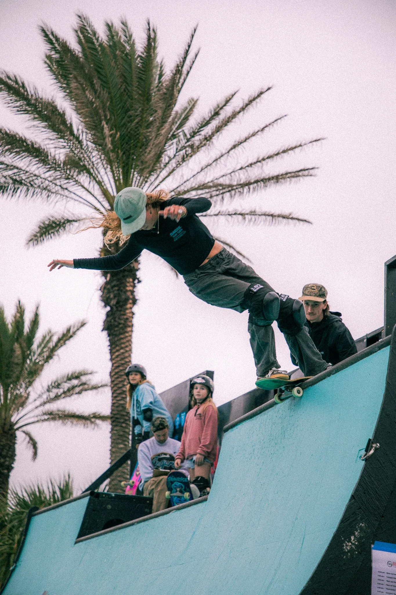 super_girl_skaters_taihlulah-2.jpg