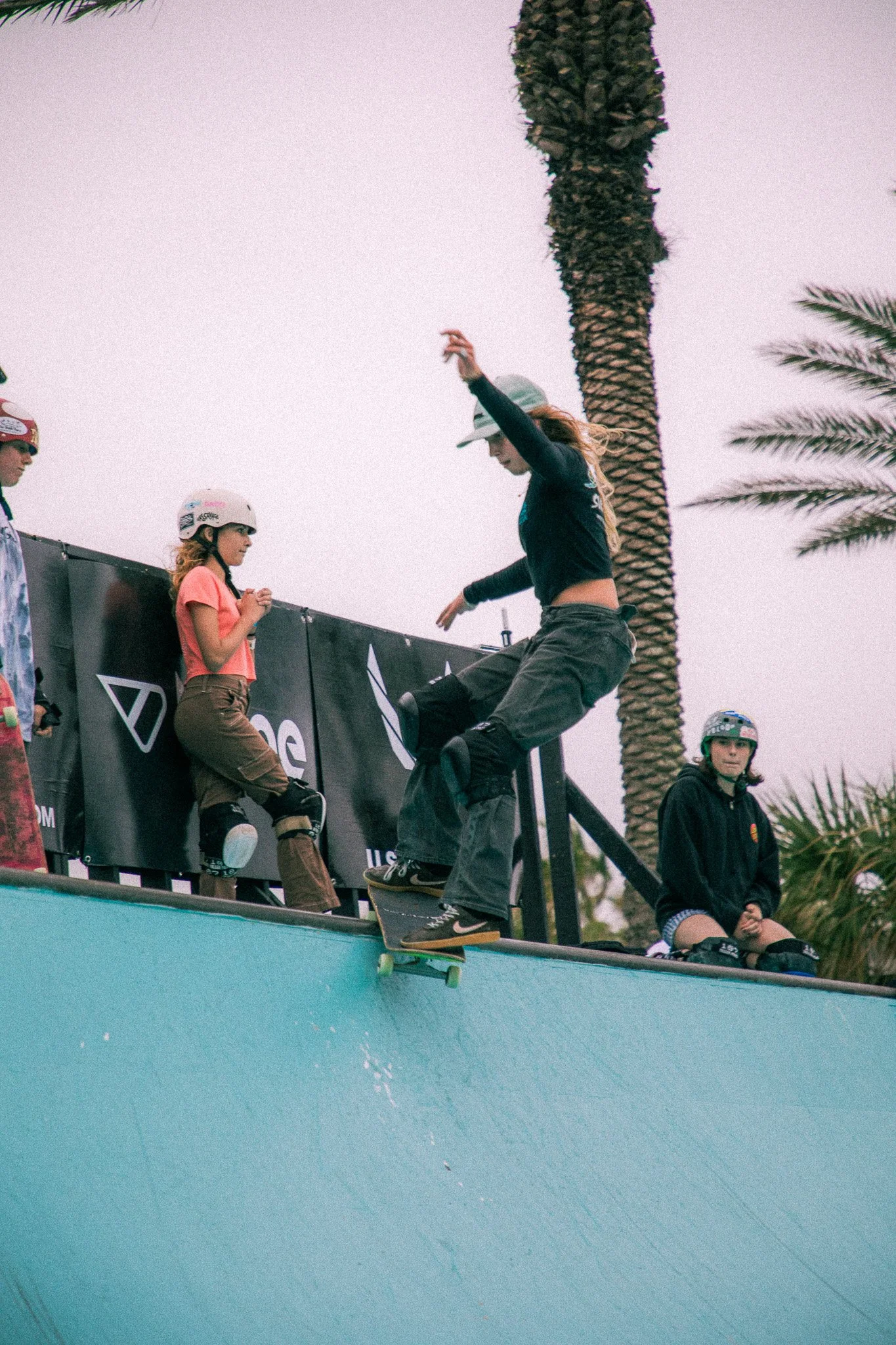 super_girl_skaters_taihlulah-3.jpg